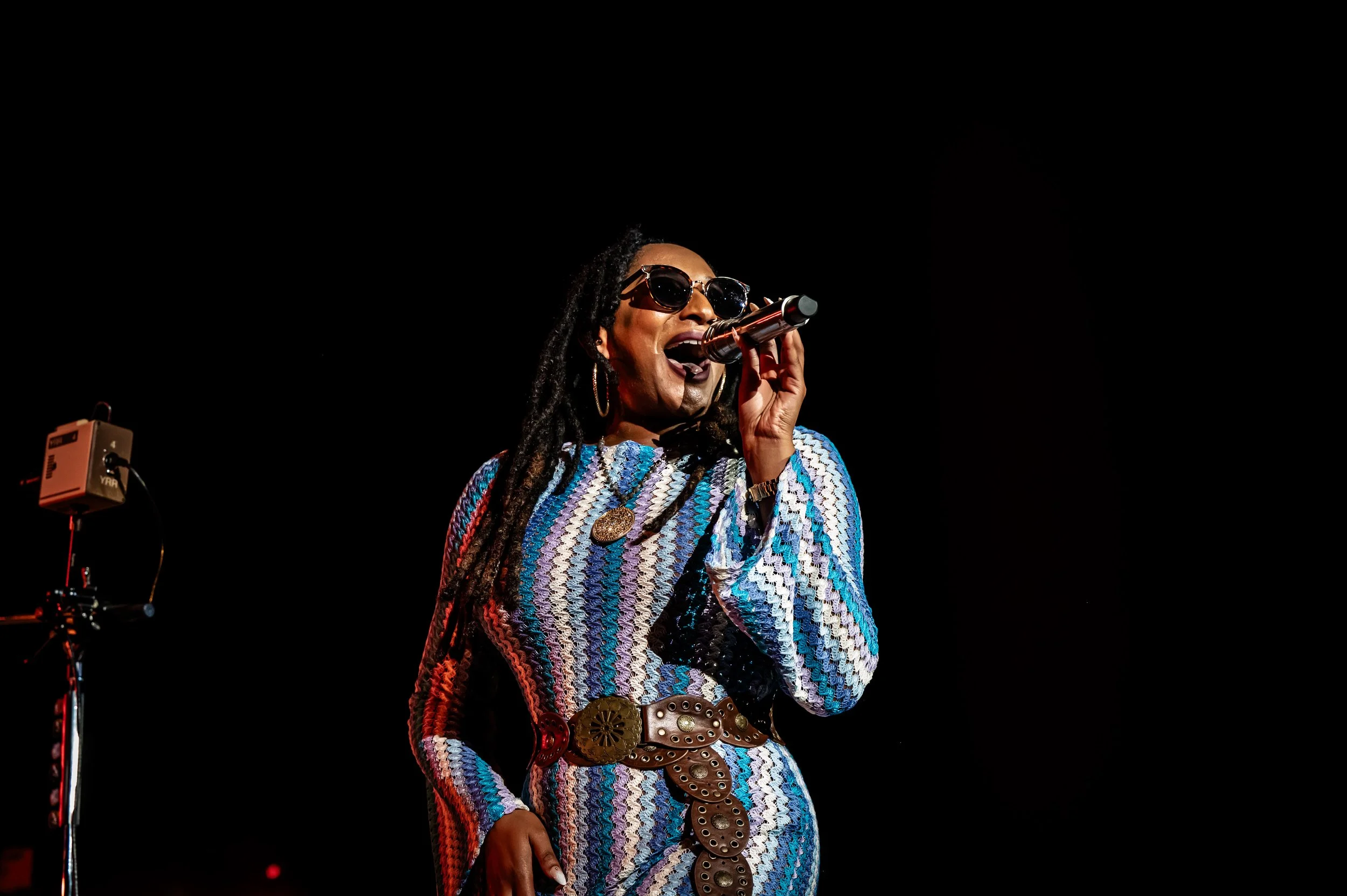 Yacht Rock Revue_0210_70-200.jpg