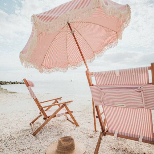 A beach scene representing the desire to recover from burnout and find ways for self care