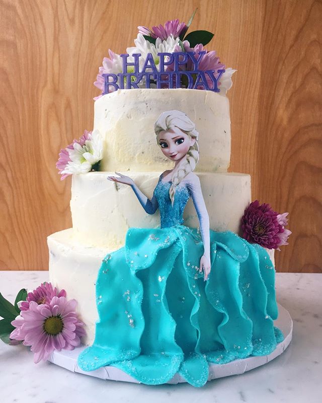 When your niece asks for a Frozen themed birthday cake you always say yes! Happiest 5th birthday! I&rsquo;ve never done anything with fondant but now I realize it&rsquo;s not too scary. 😂BTW, I have extra fondant to spare so a few more turquoise cak
