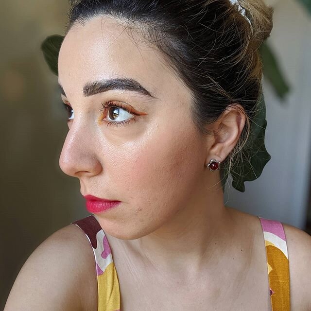 It's #sundayselfcare #twoweeksonepalette and #fathersday... Woah. Went a little matchy-matchy with my shirt and my makeup today because, why not! 🏵️ I used a combo of Zuma, Paloma and Pepper to create a layered liner look and then glossed the top wi