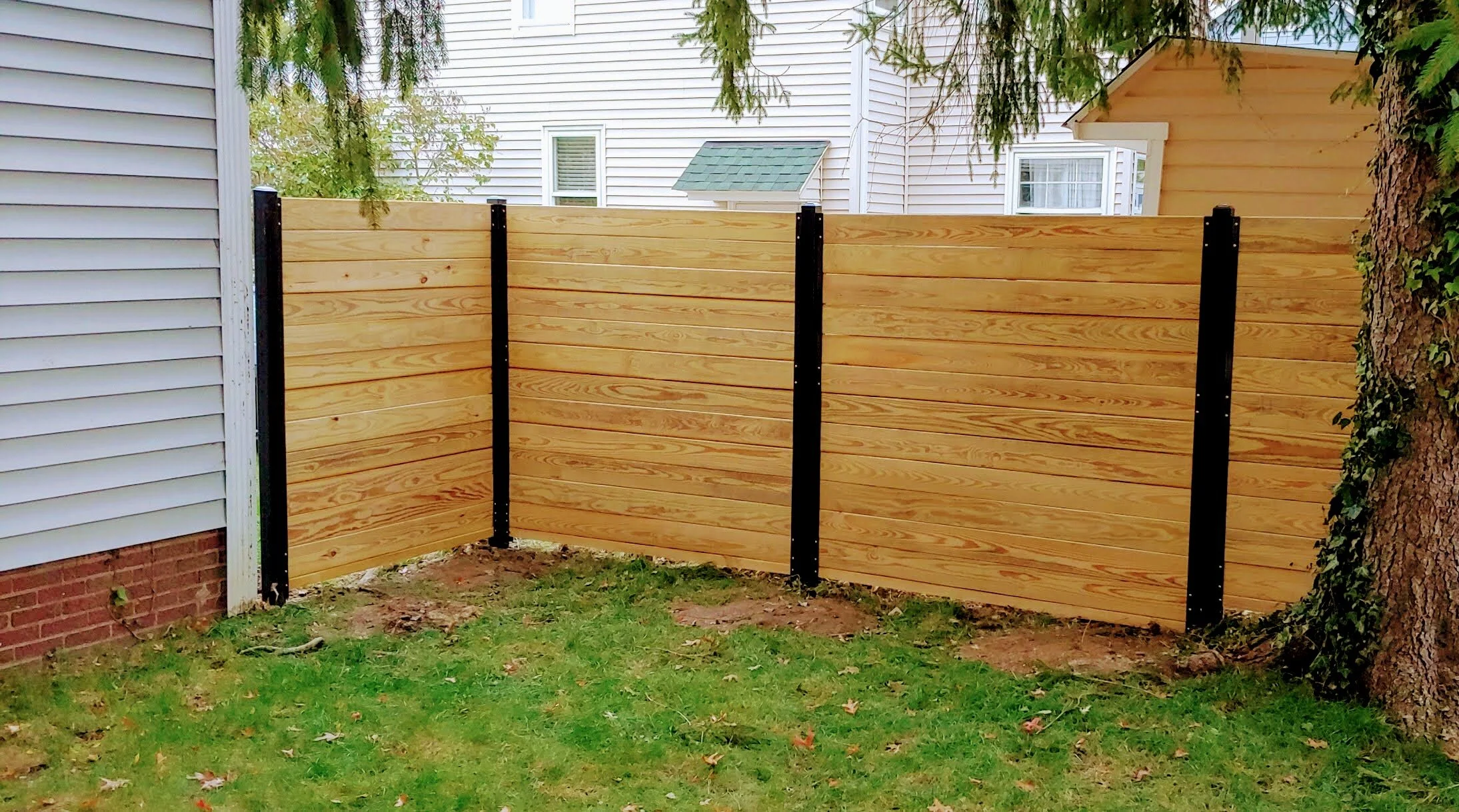 HORIZONTAL WOOD — Fence Connection