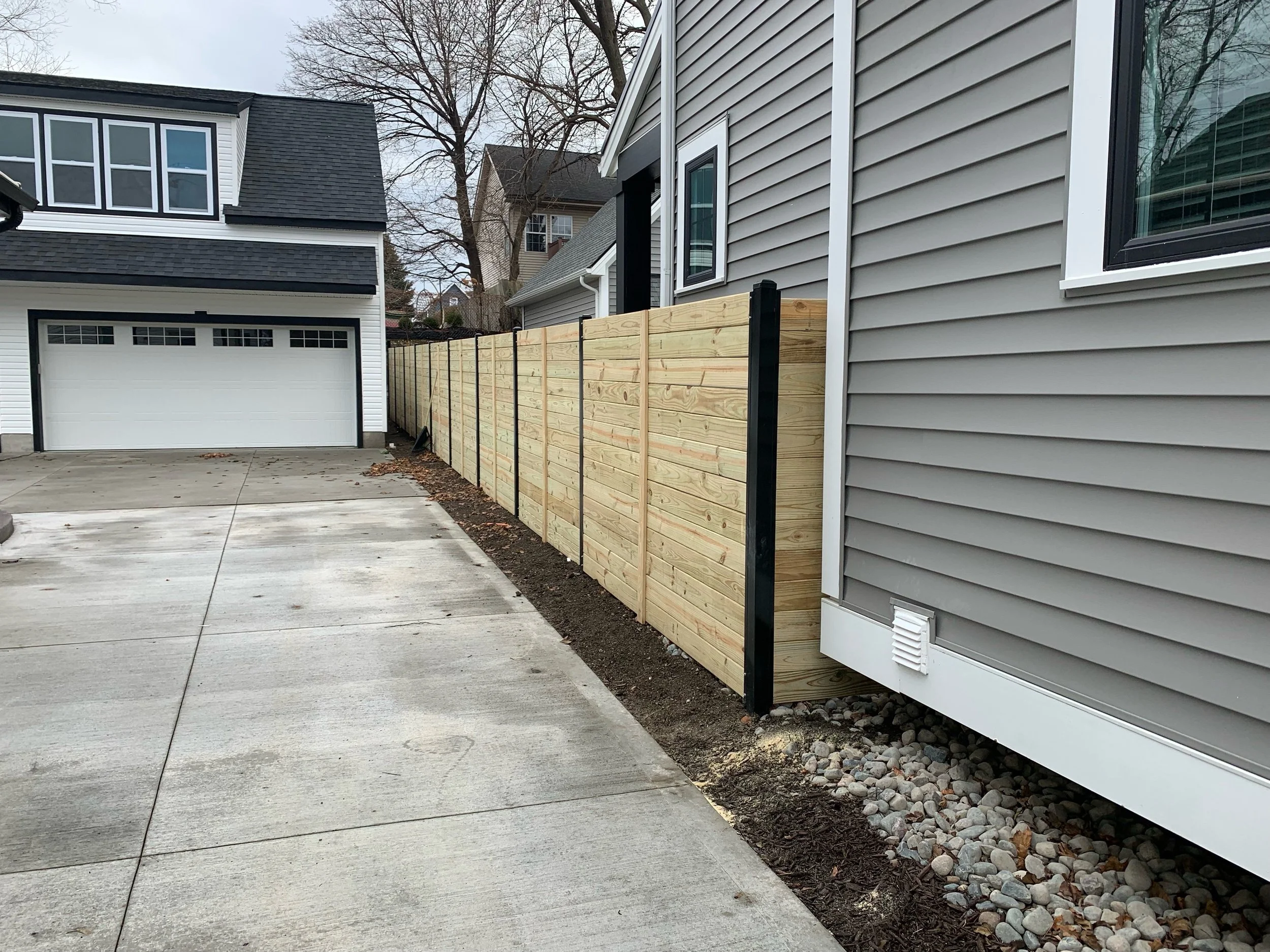 HORIZONTAL WOOD — Fence Connection