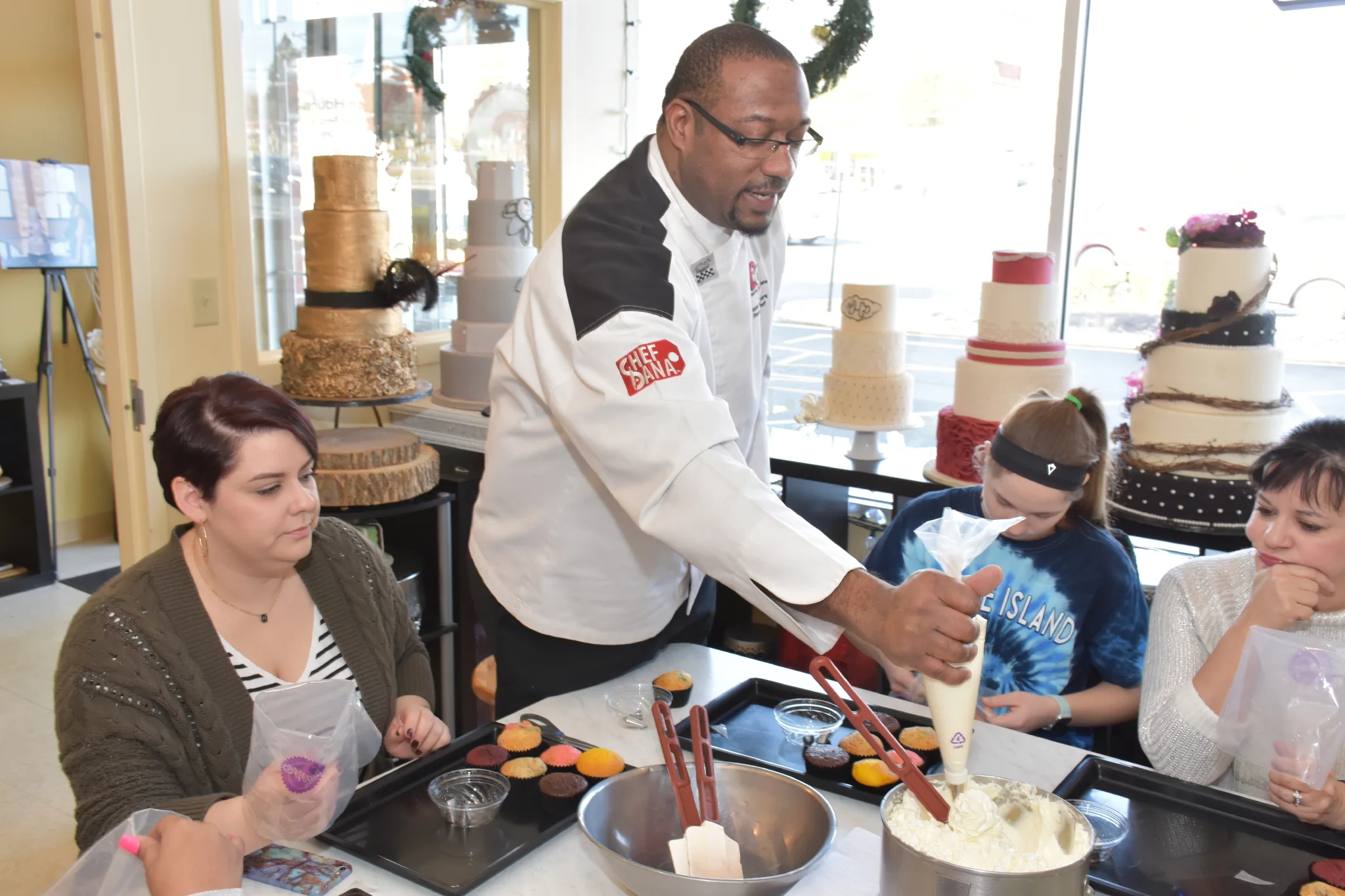 Decorating Cupcakes with Chef Dana