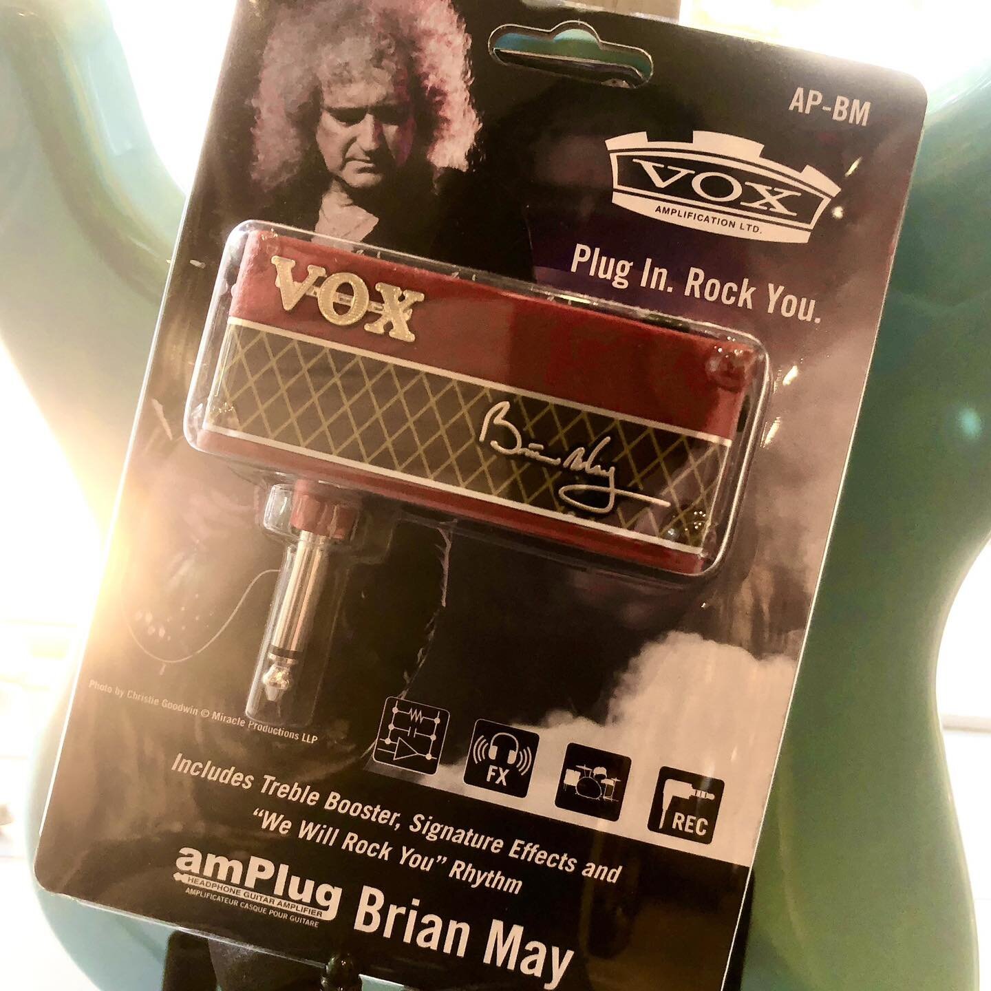 Designed with Brian May himself, the Vox Brian May amPlug puts legendary Queen tones (quite literally) in the palm of your hand! Using your guitar and a set of headphones, it unlocks the exact sound of Brian&rsquo;s Red Special slammed into the front