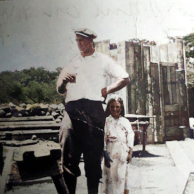 Jumped on the bandwagon and tried the colorizing tool from @myheritage_official! In this snap sent from #Ireland, an unknown McCorriston spends the day working in the city accompanied by a young girl (perhaps his daughter?). Swipe 👆 for the original