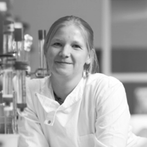 Julie Klint is a Danish biochemist who now works in Germany. It this time of this interview she was a PhD student in Australia. She explains how she ended up working in Australia after a chance meeting between supervisors. Click on Julie's picture to hear her interview. Find her at https://de.linkedin.com/in/juliekklint