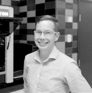 Gene Tyson is a Australian Senior Research Fellow. He works on genome analysis of the bacteria that influence our climate. He talks about his decision to pursue a PhD in the USA after working as a research assistant and the beauty of microbiology. Click on Gene's picture to hear his interview. Find him at http://researchers.uq.edu.au/researcher/645