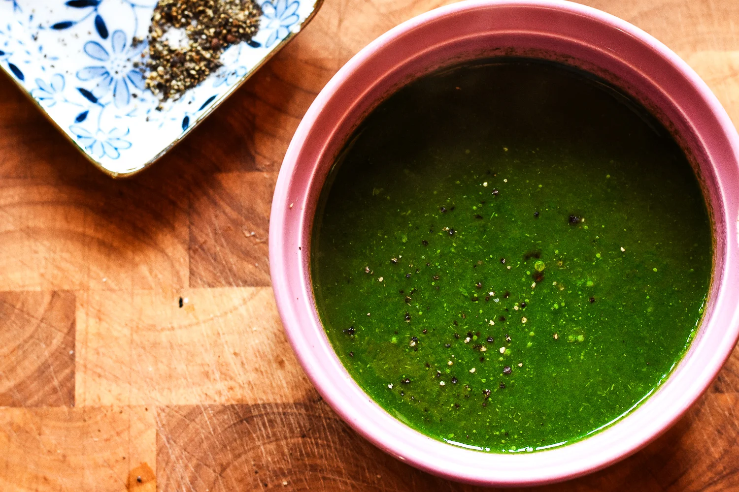 green food recipe soup endives spinach garlic winter cold season