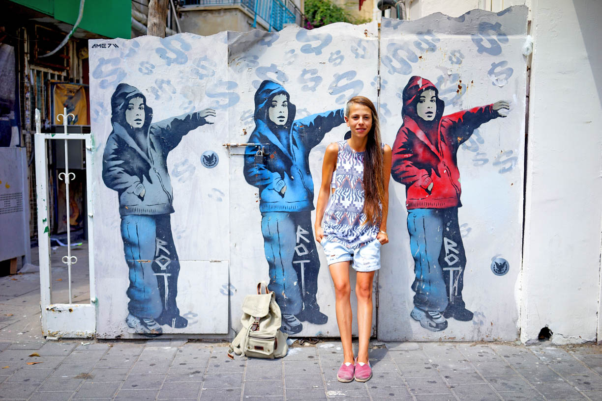 Tel Aviv graffiti, people in the city
