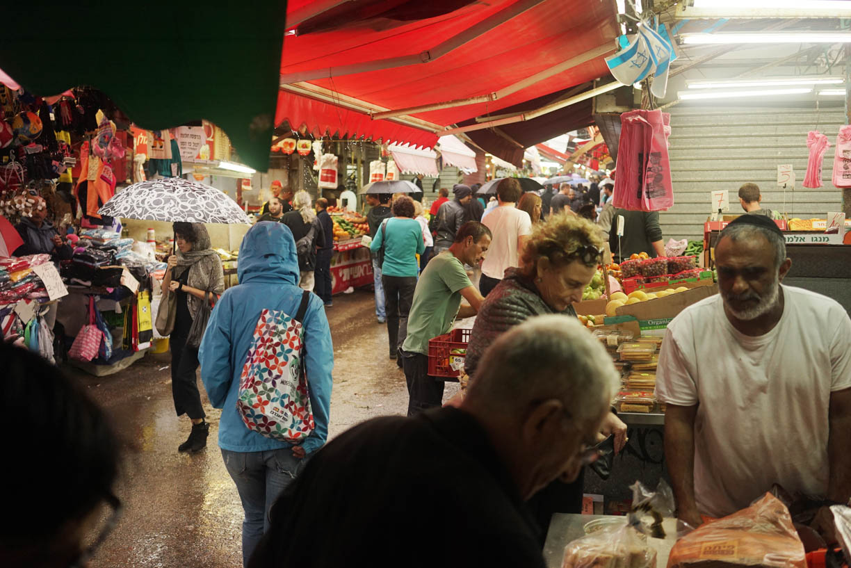 Tel Aviv market, people in the city