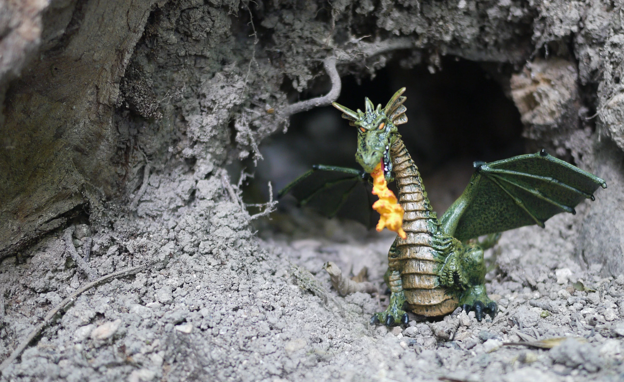 Dragon in Cave Entrance3.jpg