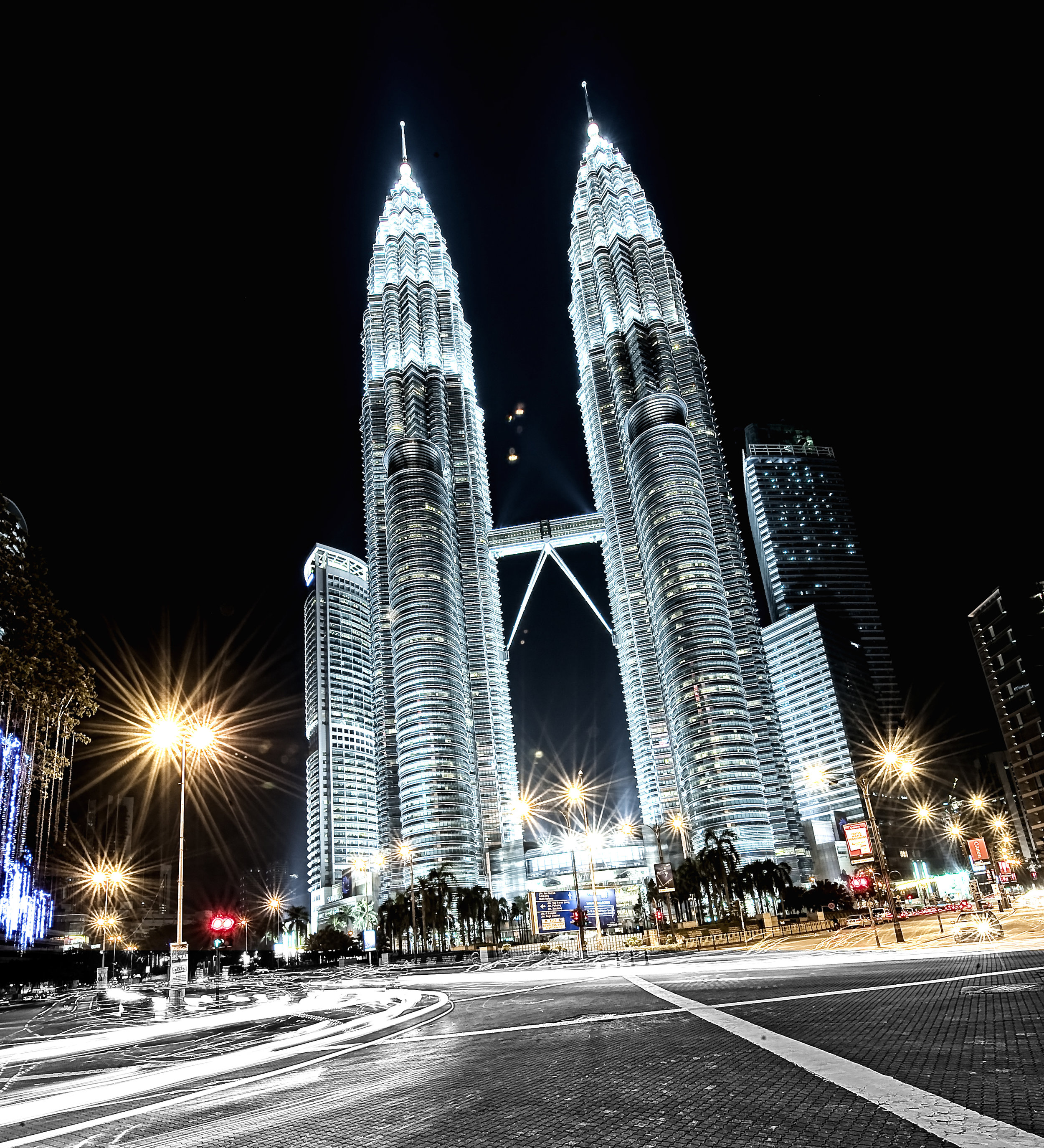Pertronas Towers Kuala Lumpur Malaysia for LXRY-magazine