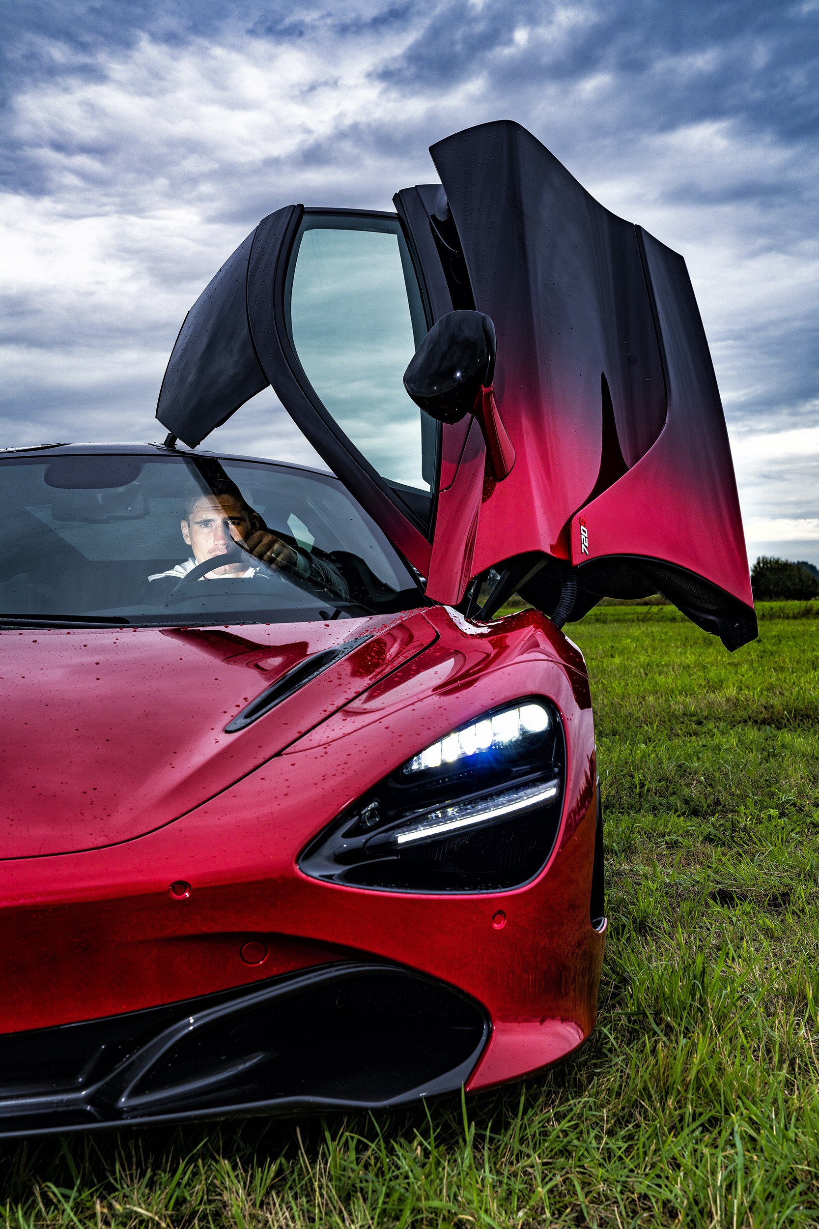 World Champion kickboxing Rico Verhoeven with his McLaren 720s for Louwman Exclusive INVITED-magazine