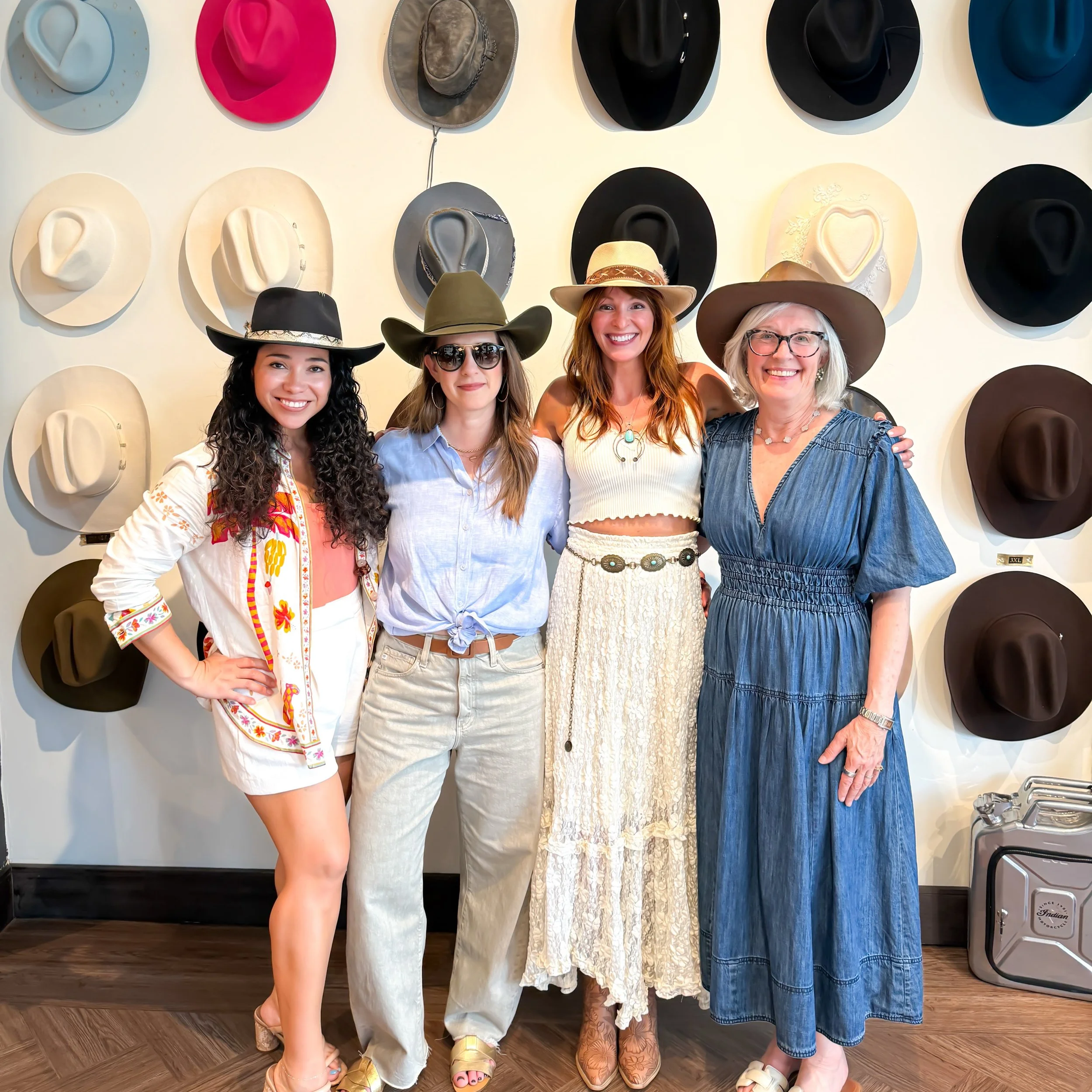 Wide brims and even wider smiles&hellip;. Kicking off #memorialdayweekend in the best way! 🇺🇸 🤠🎉 thank you to @starshatandjewelrybar &hellip; we had the best time!