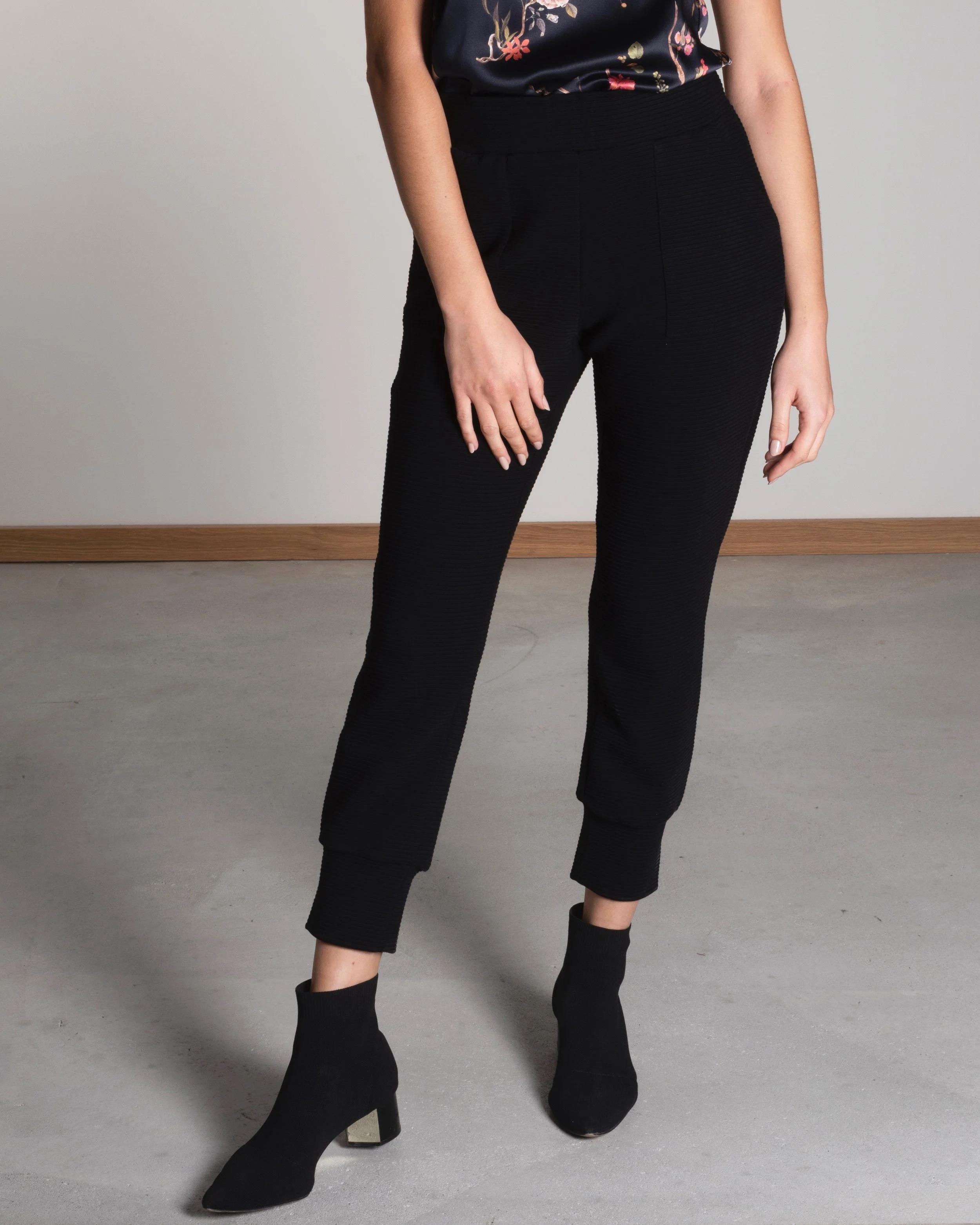 NICE-Top-carpe-diemTAO-pants-ripp-black-1.jpeg