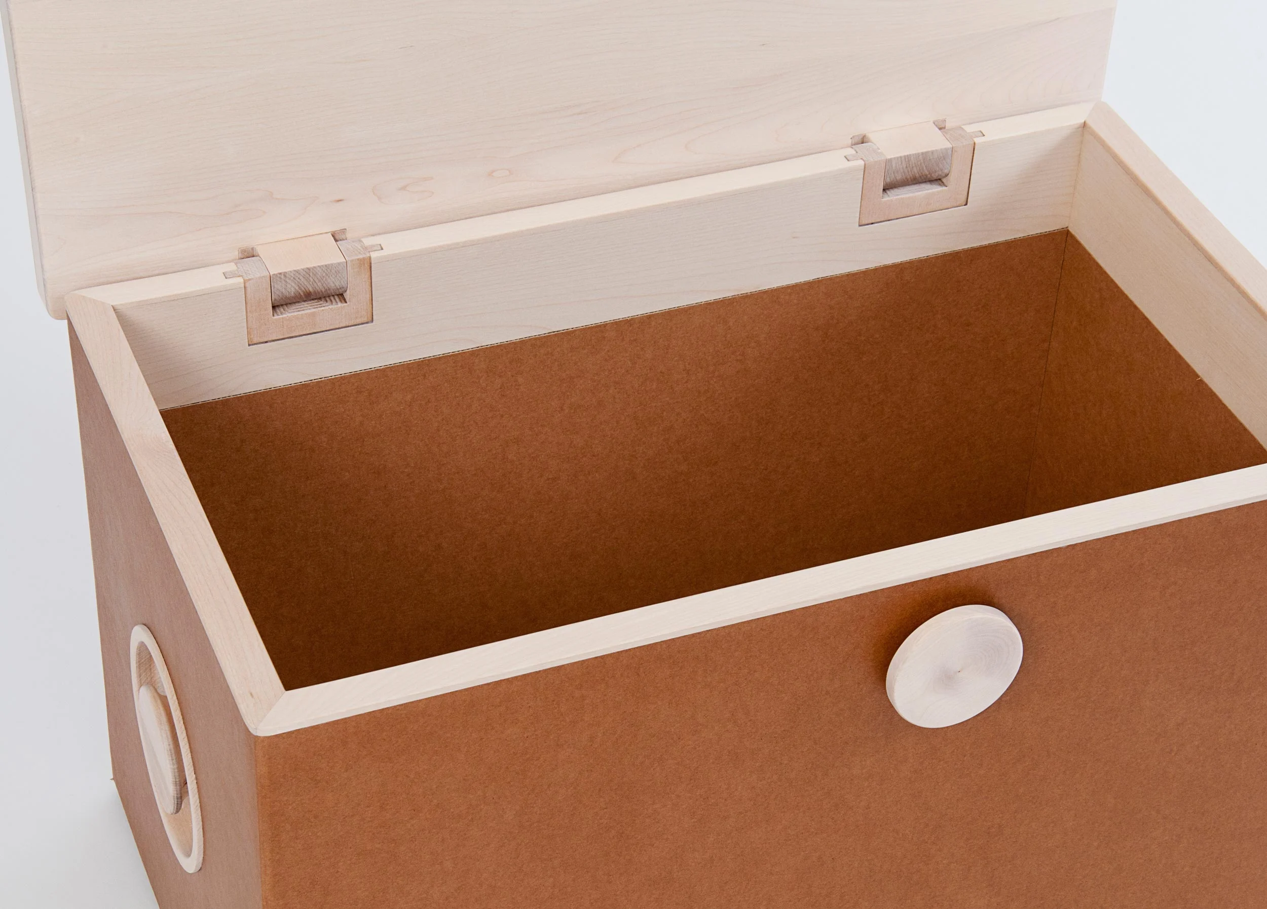   Material:  Heavy duty corrugated cardboard &amp; solid birch   Size:  W: 70cm D: 42cm H: 45cm&nbsp; 