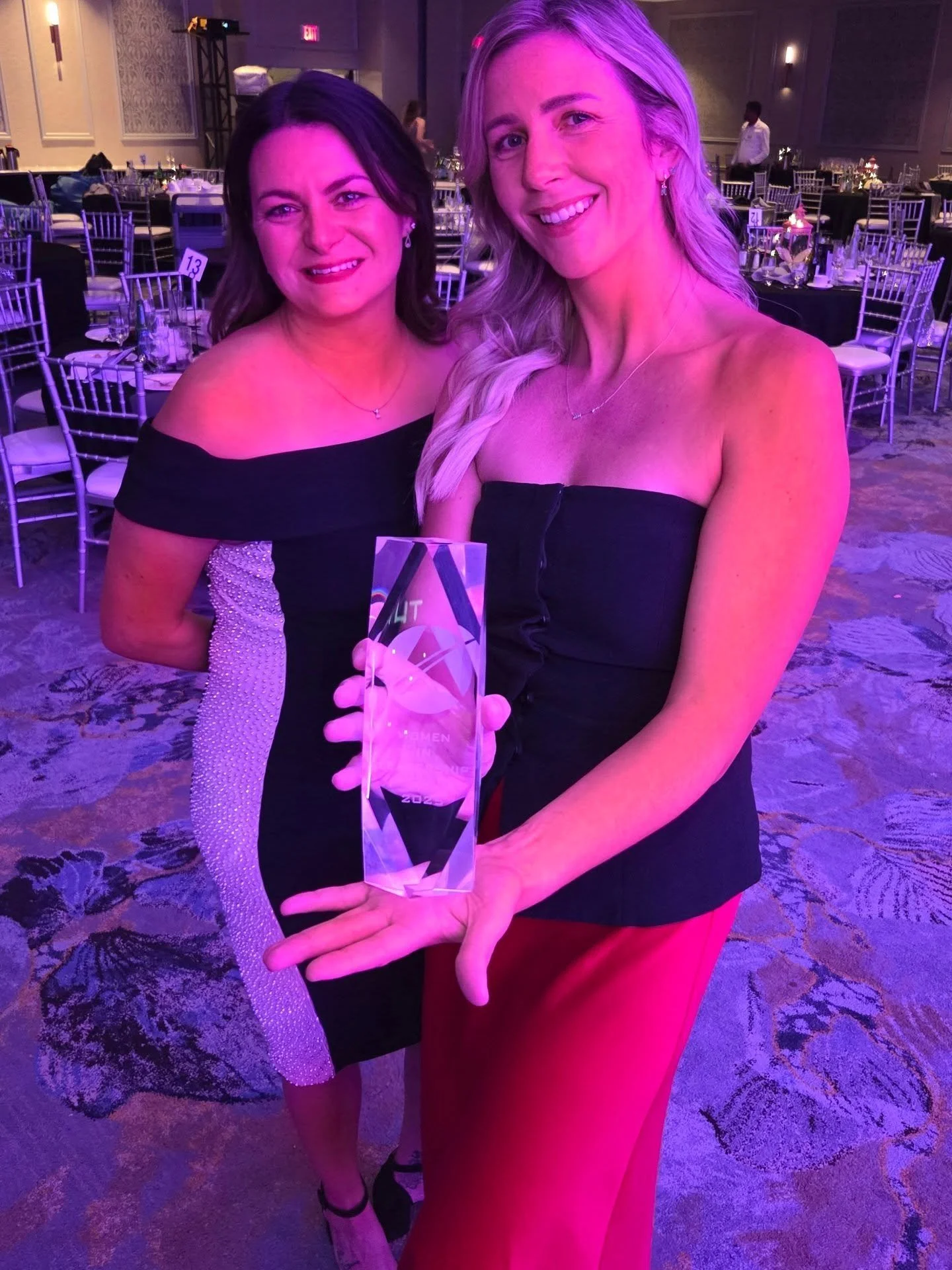 About last night at the @achesonbusiness Awards Gala ✨ I was honoured to receive the Women in Leadership Award for 2025, selected from an impressive group of Acheson business leaders. 

The Acheson Industrial Park and Acheson Business Association con