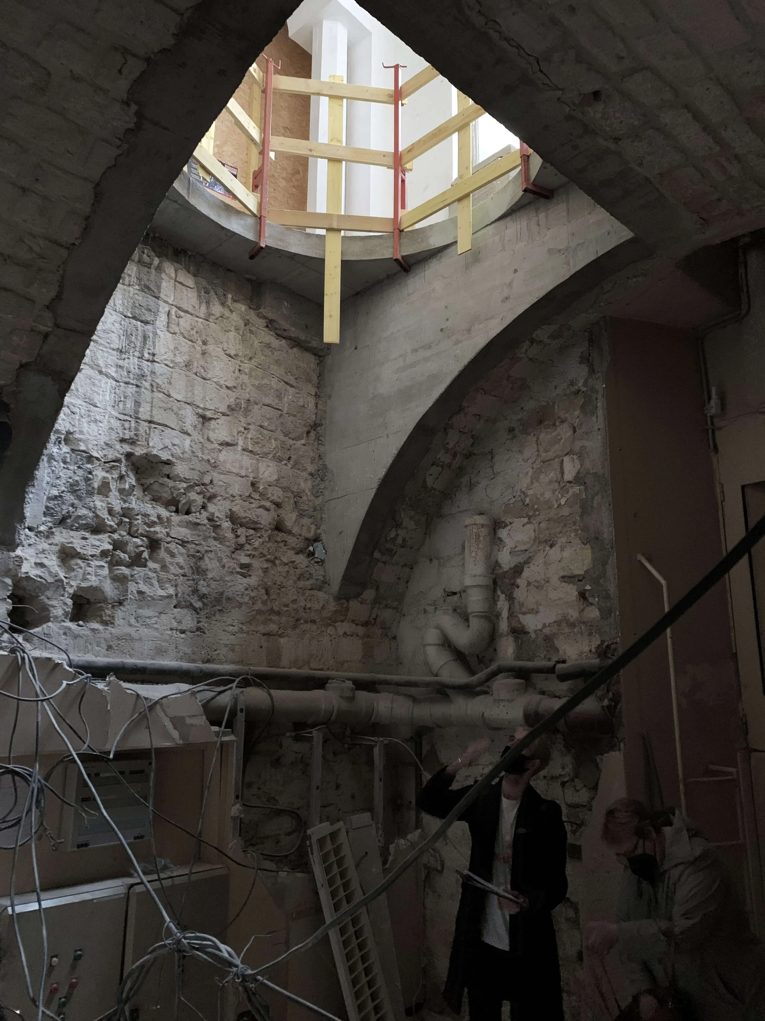 Réalisation d'une trémie dans une voute porteuse d'un immeuble parisien