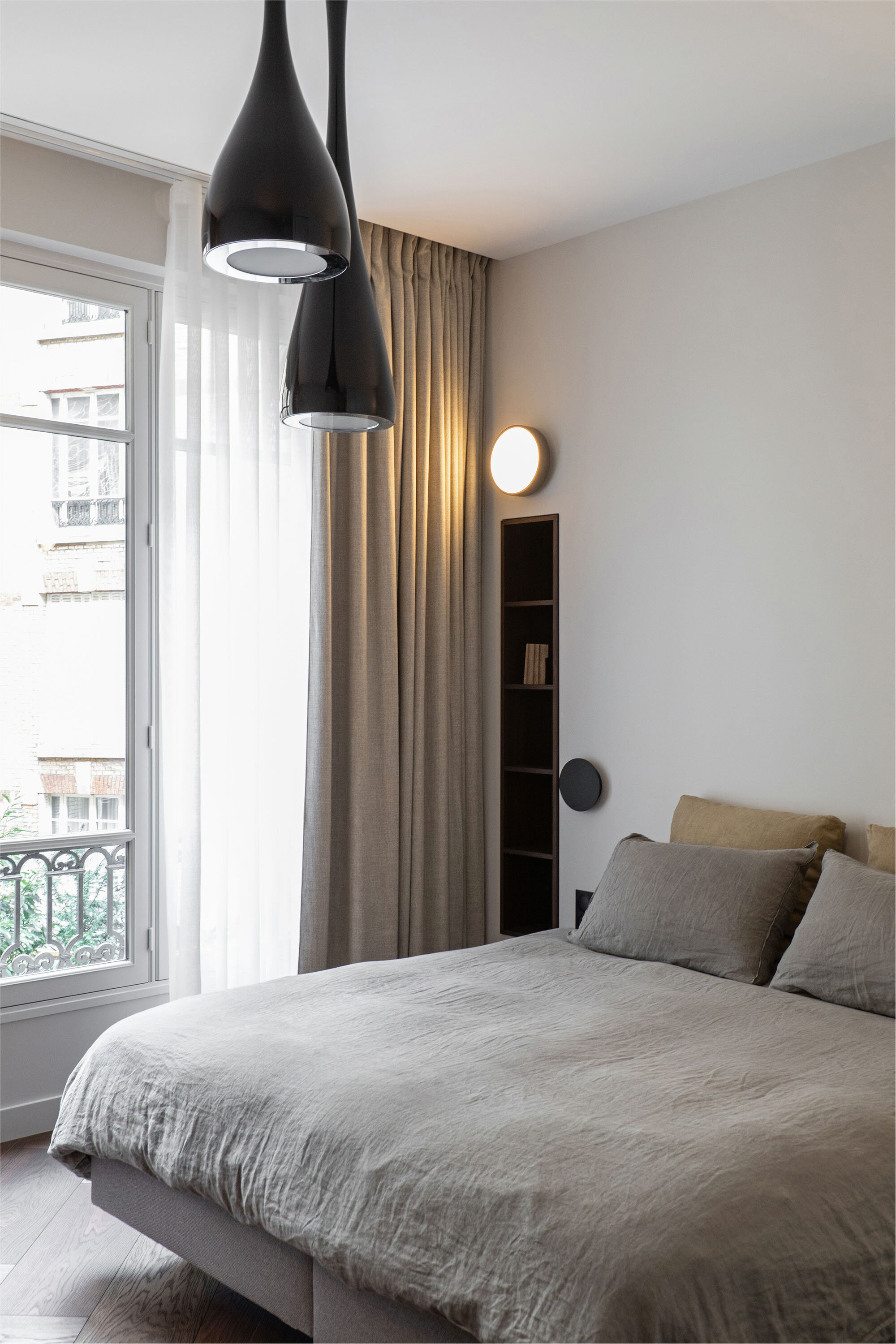 Chambre d’un appartement rénové sur l’Île de la Cité