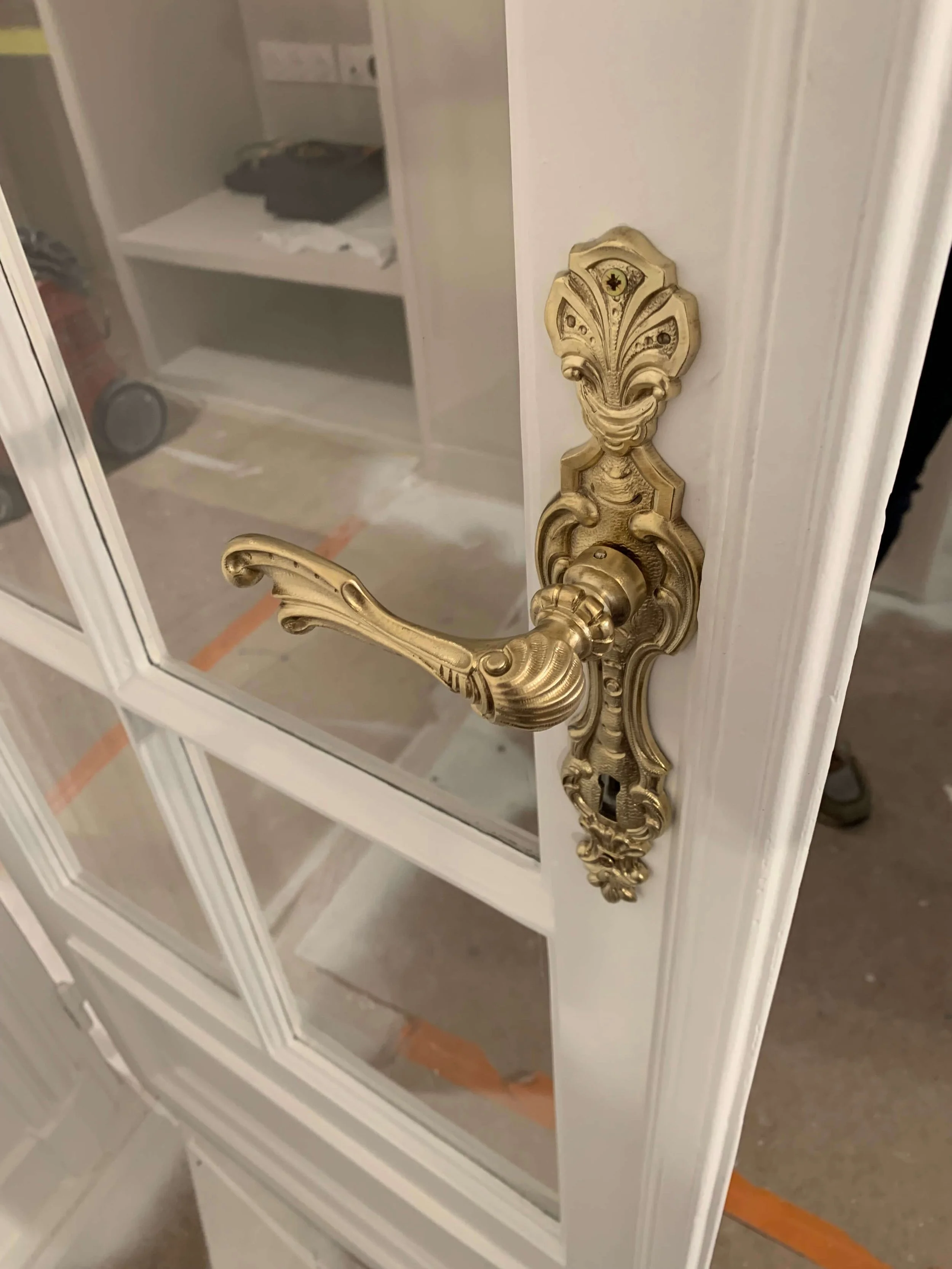 Restauration d'une poignée de porte art nouveau dans un appartement parisien