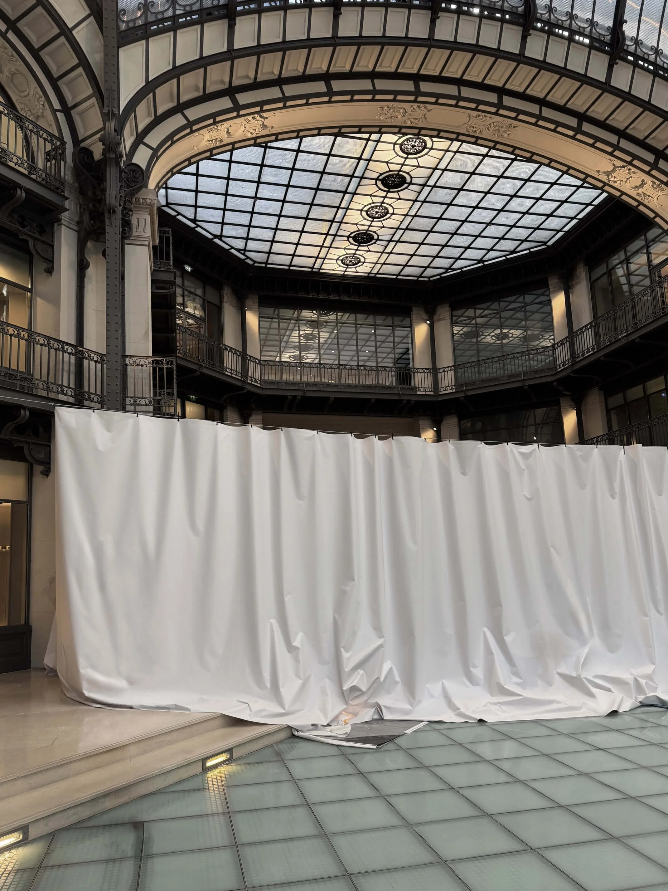 Chantier d'un immeuble de bureaux en site occupé