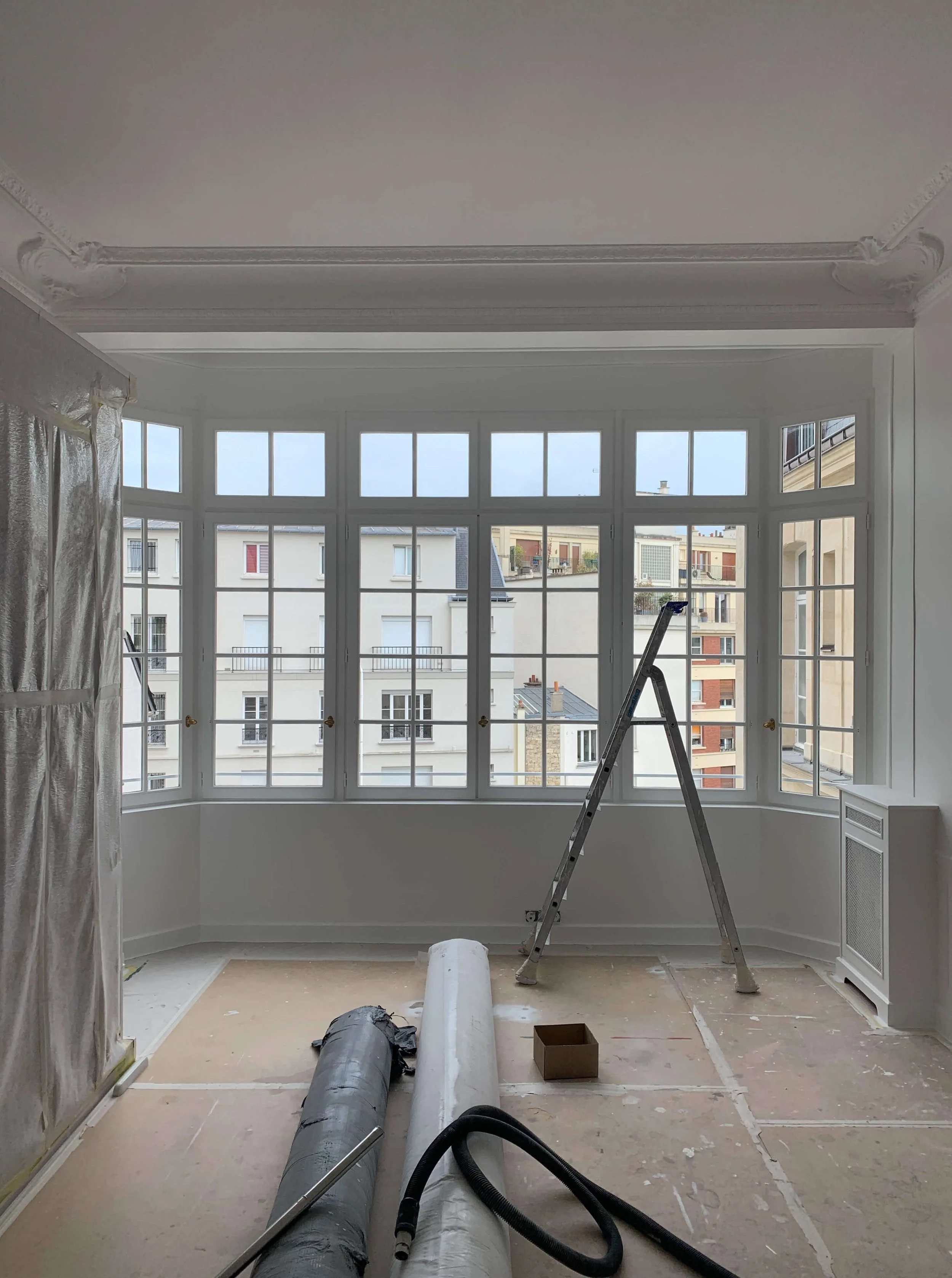 Réalisation des peintures dans la chambre principale d'un appartement à Paris 16