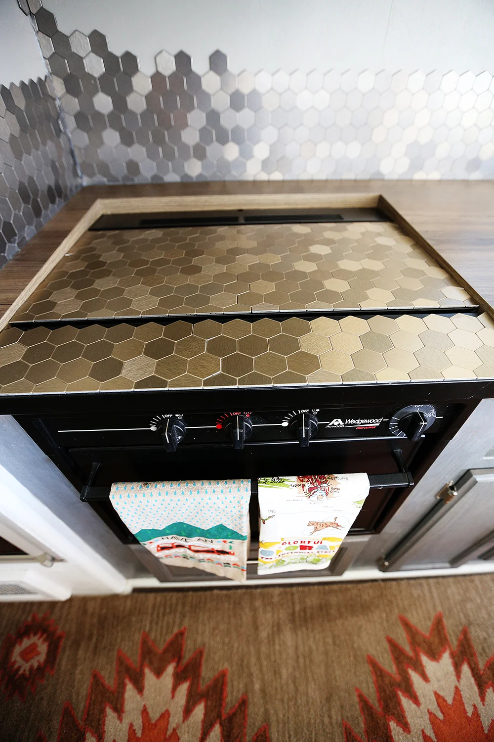 Detail of the backsplash; also used the same backsplash, but in champagne color, for the top of Cookie, our cooking stove.