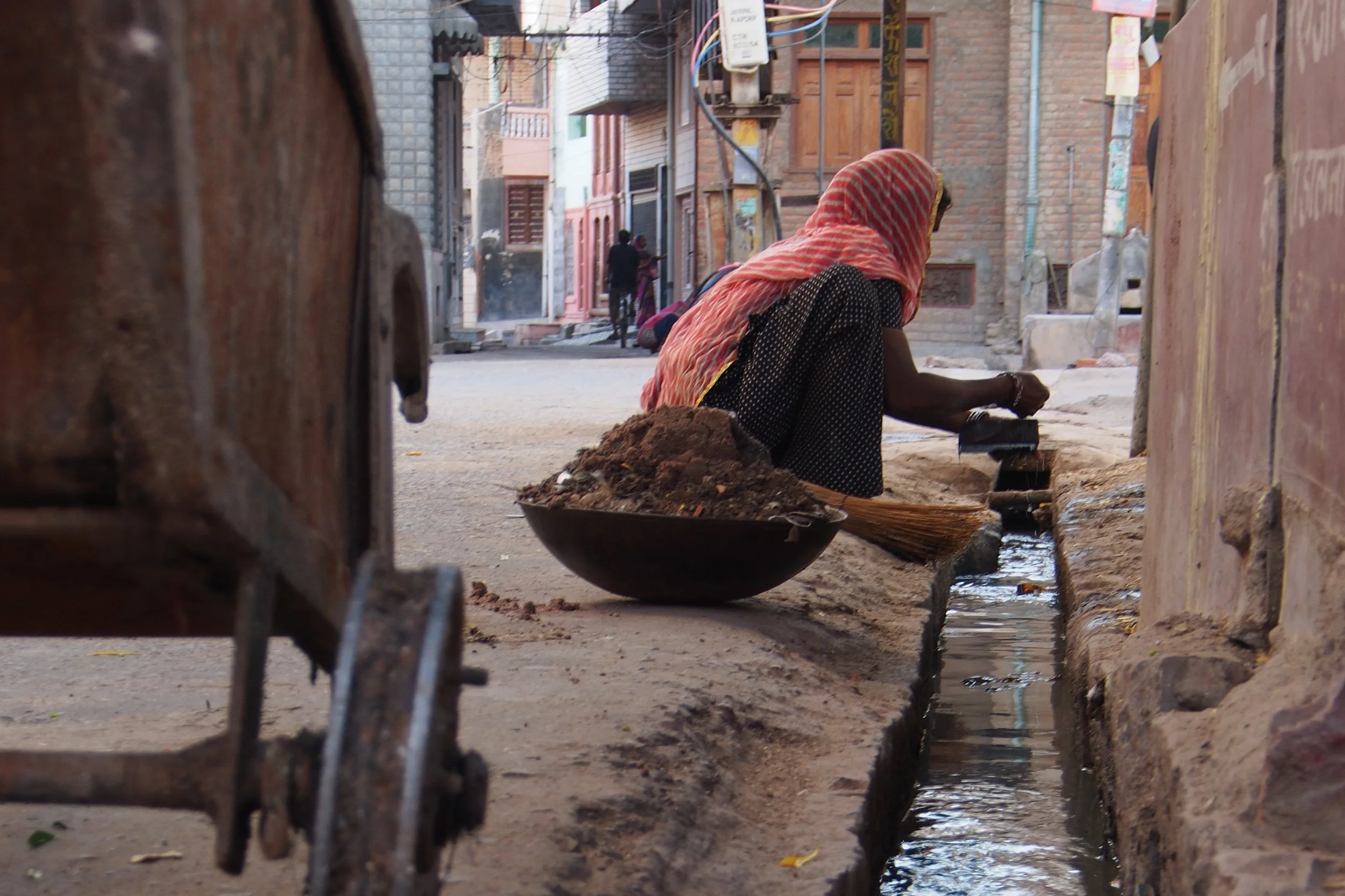 Gutter Gold—the women panning for gold in Bikaner sewers / Geographical