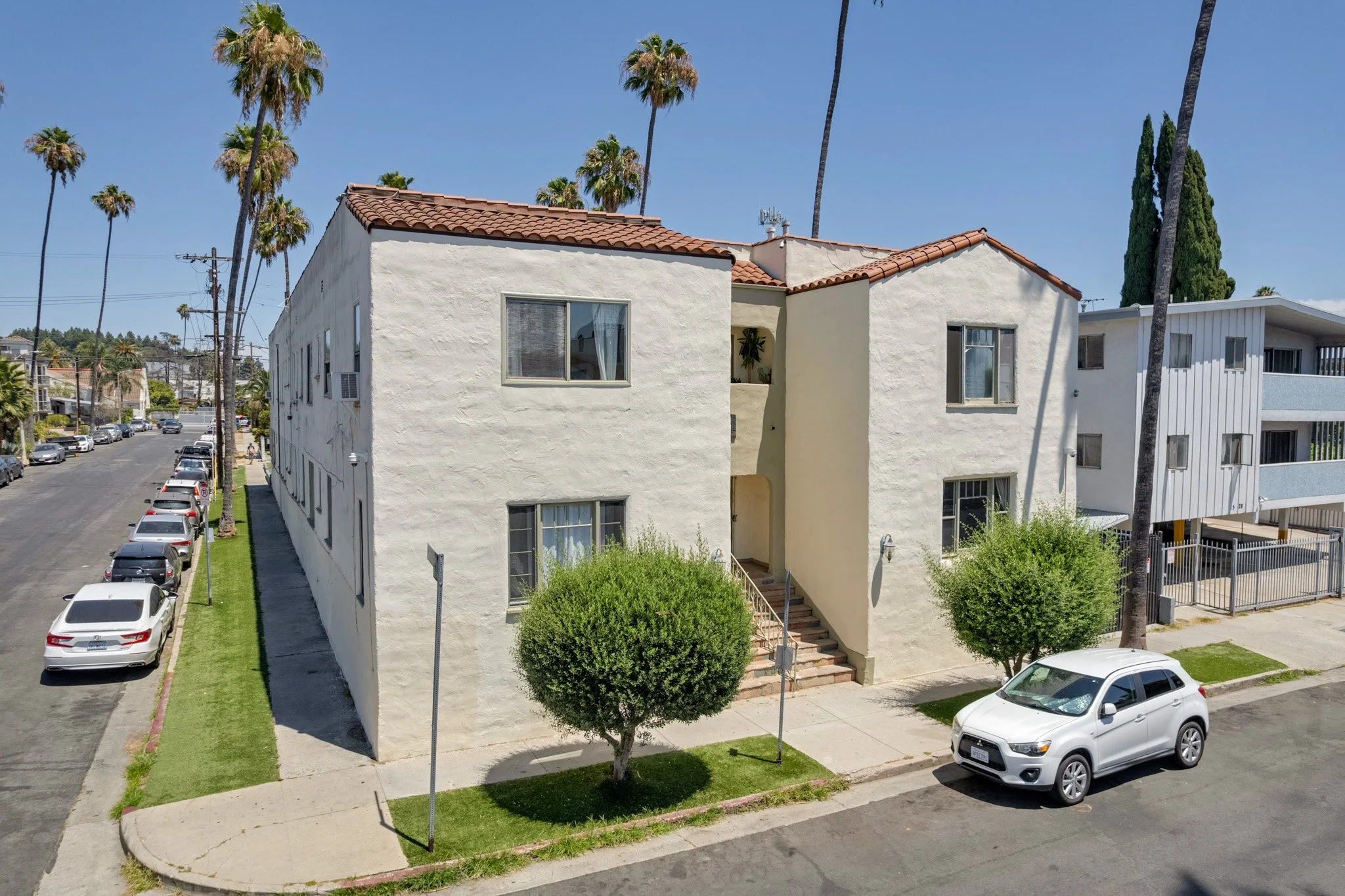 1534 Winona Blvd.-32.jpg