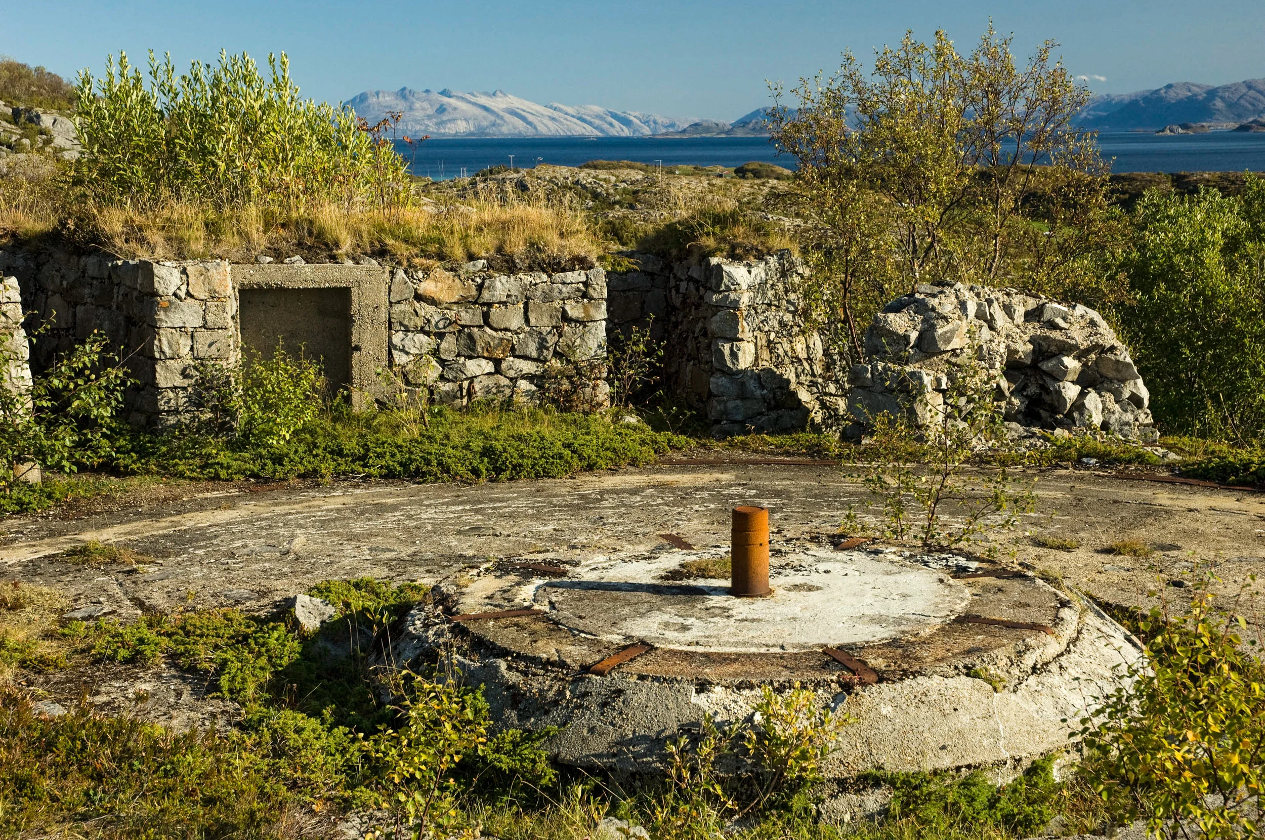 Ylvingen Vanskelighetsgrad: Enkel Tid: 3 timer Startsted: Turen starter på Ylvingen fergeleie og går opp til Tyskerhåjen.