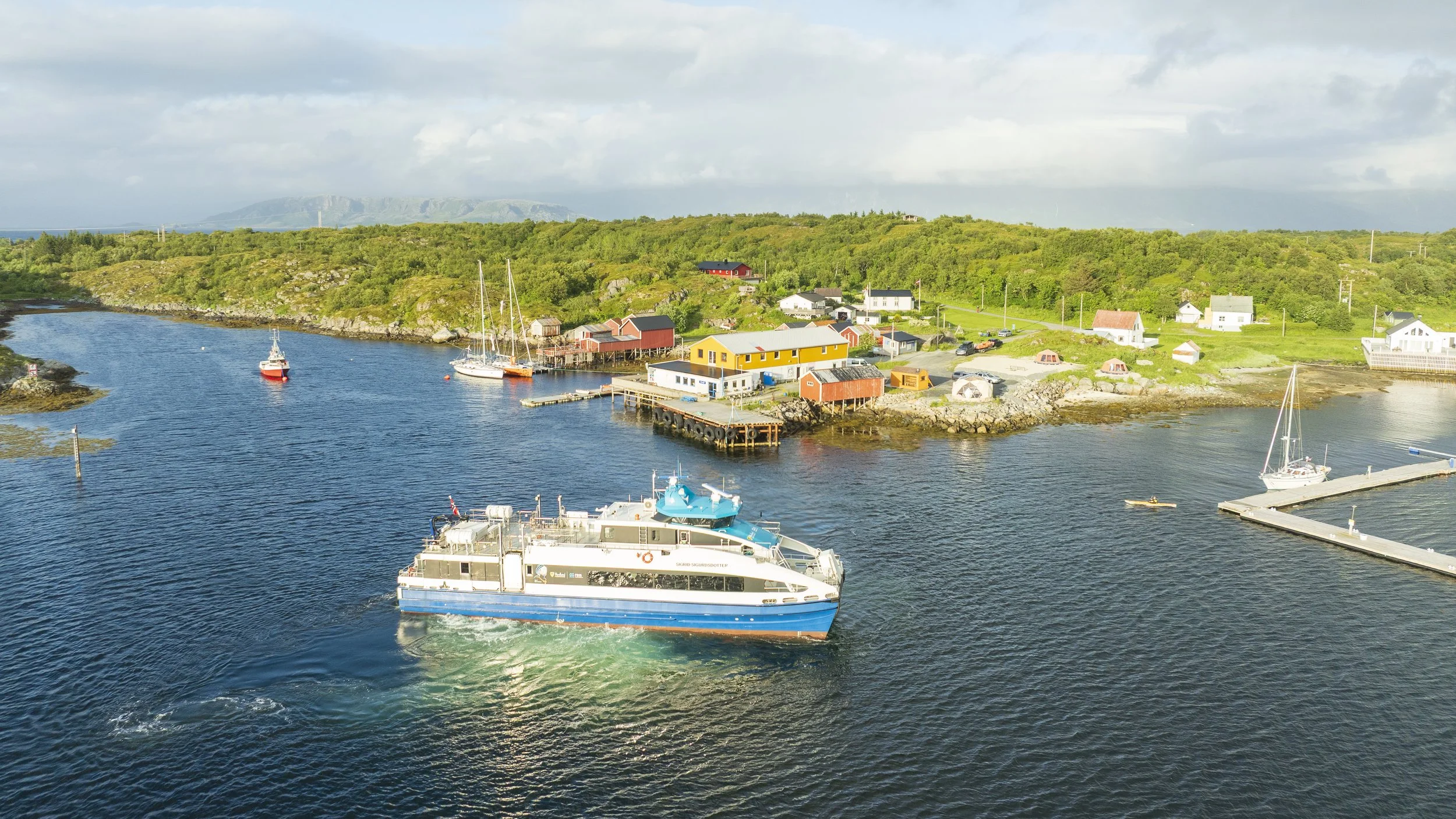 Himmelblå brygge-Kristoffer Møllevik - Visit Helgeland(1).jpg