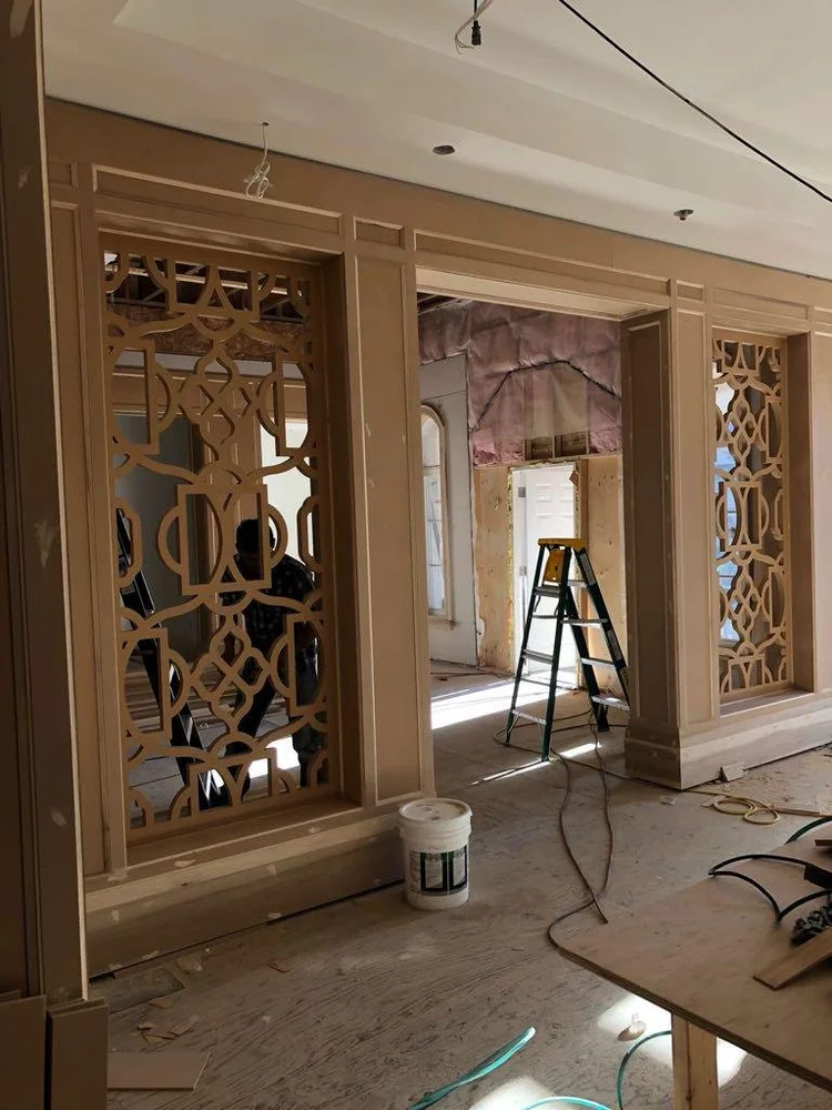 Ornamental partitions in an interior
