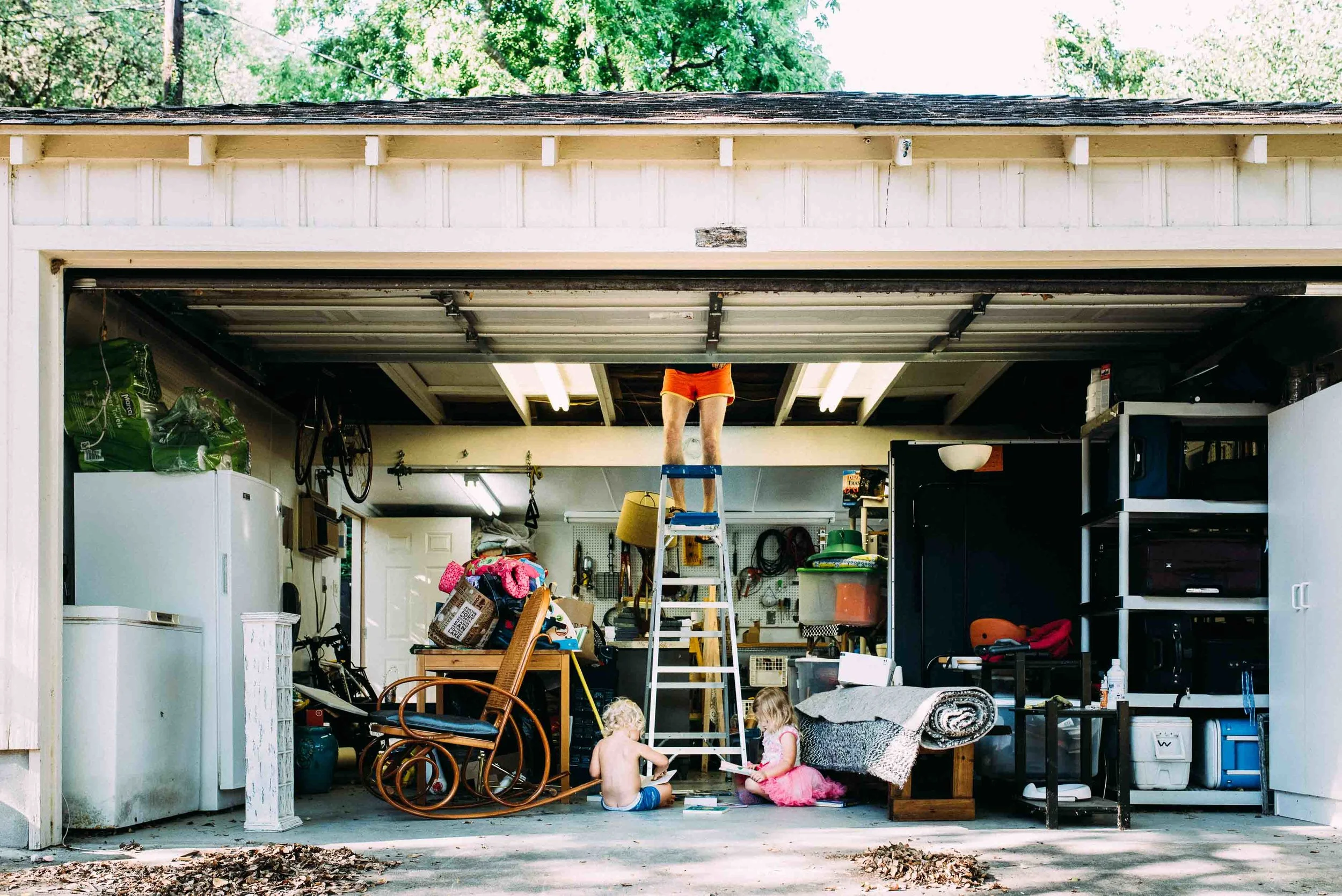 dad-garage-austin-family-photojournalist-photographer.jpg