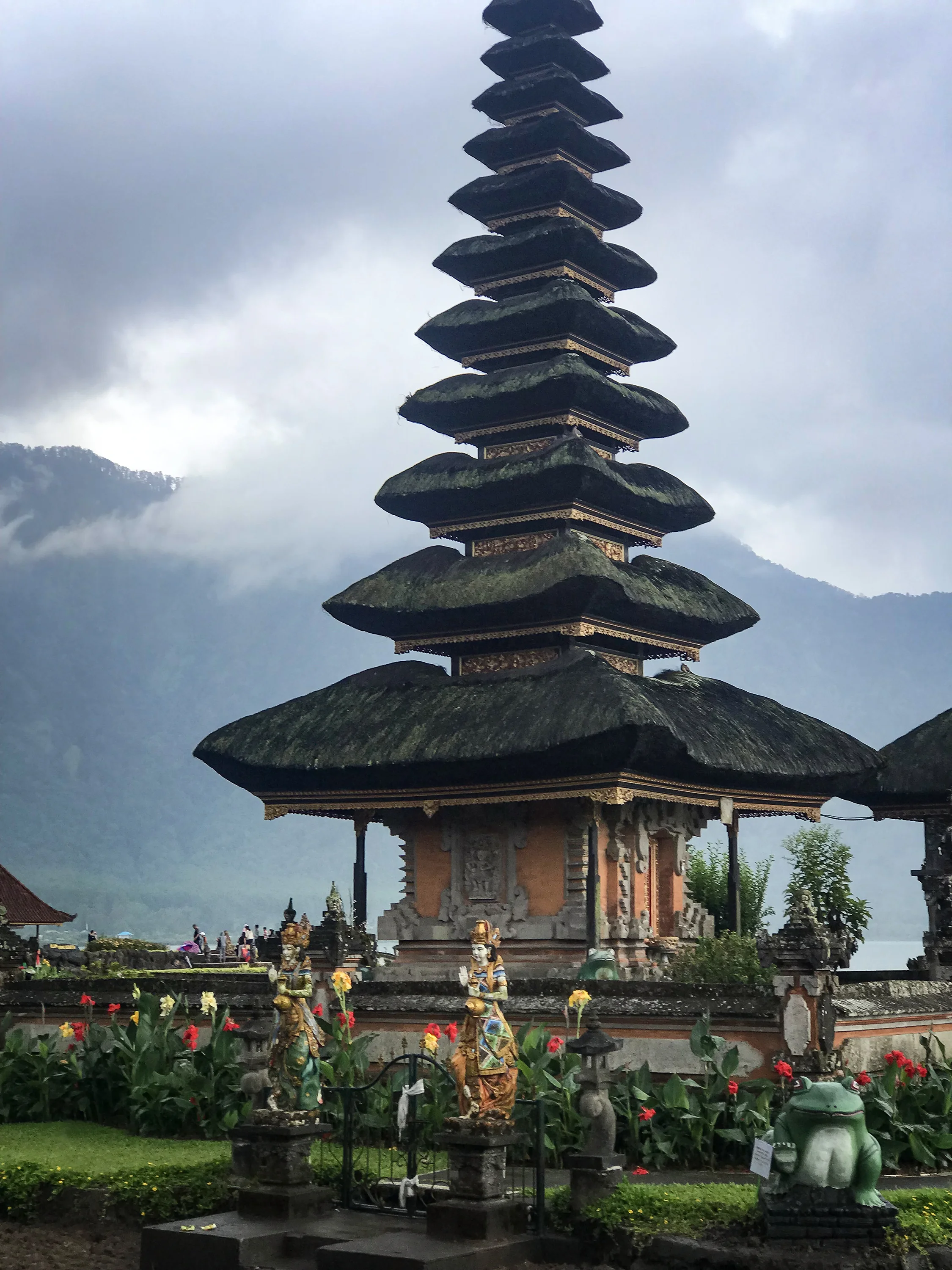 BALI — ULUN DANU BRATAN TEMPLE