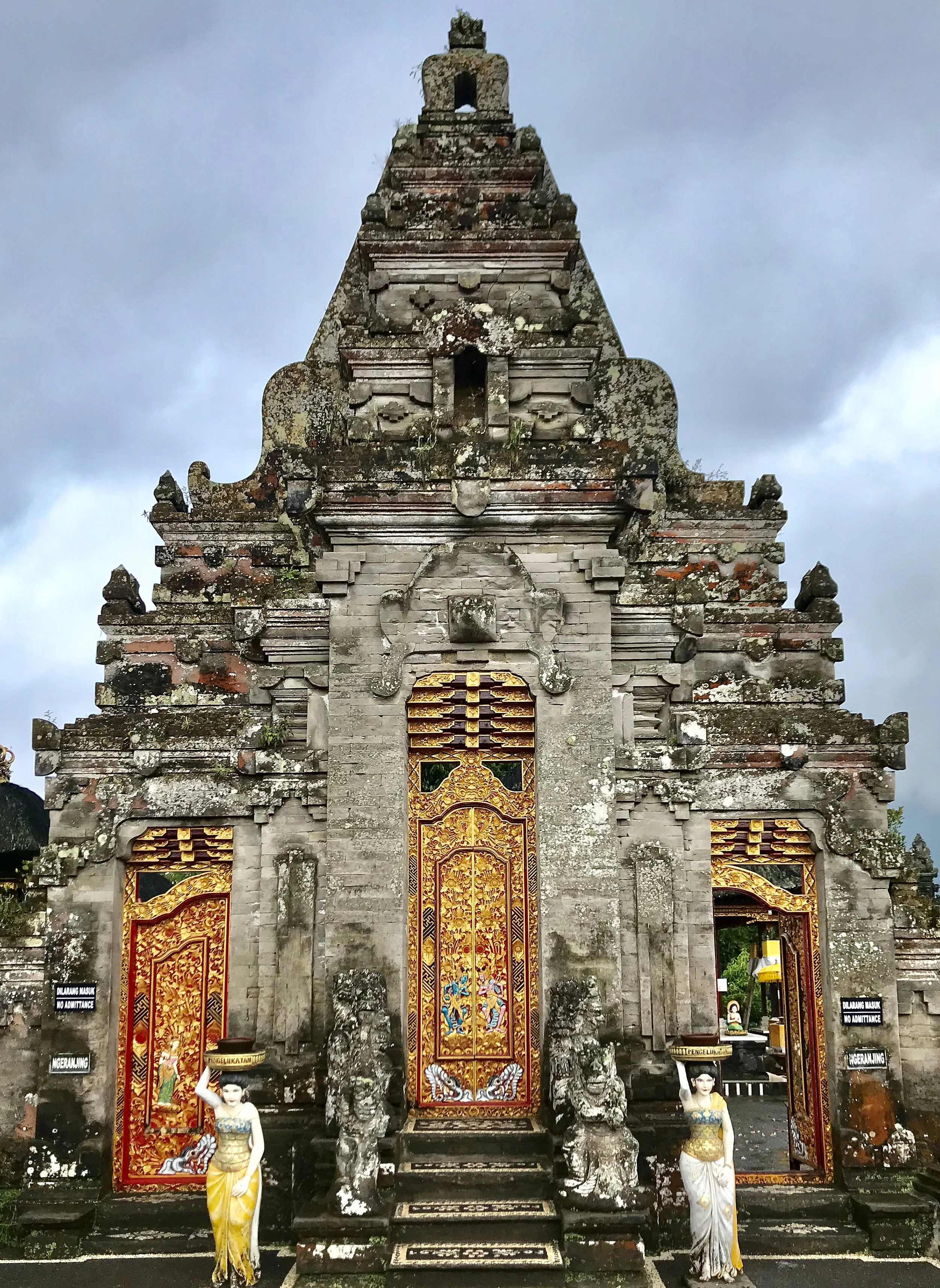 BALI — ULUN DANU BRATAN TEMPLE