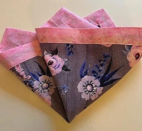 diy lilac flowered napkin with pink edge