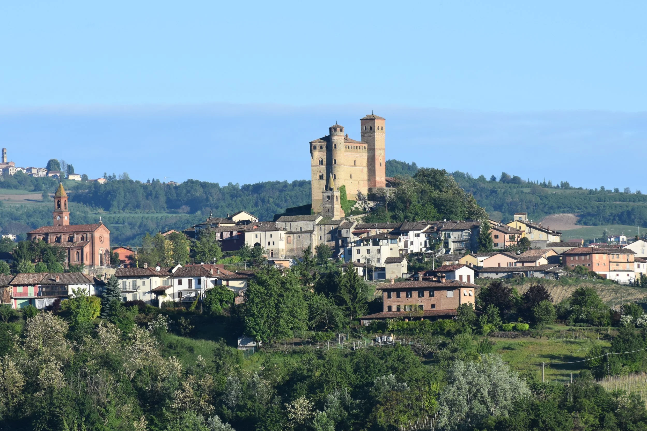  Serralunga d'Alba from the north 