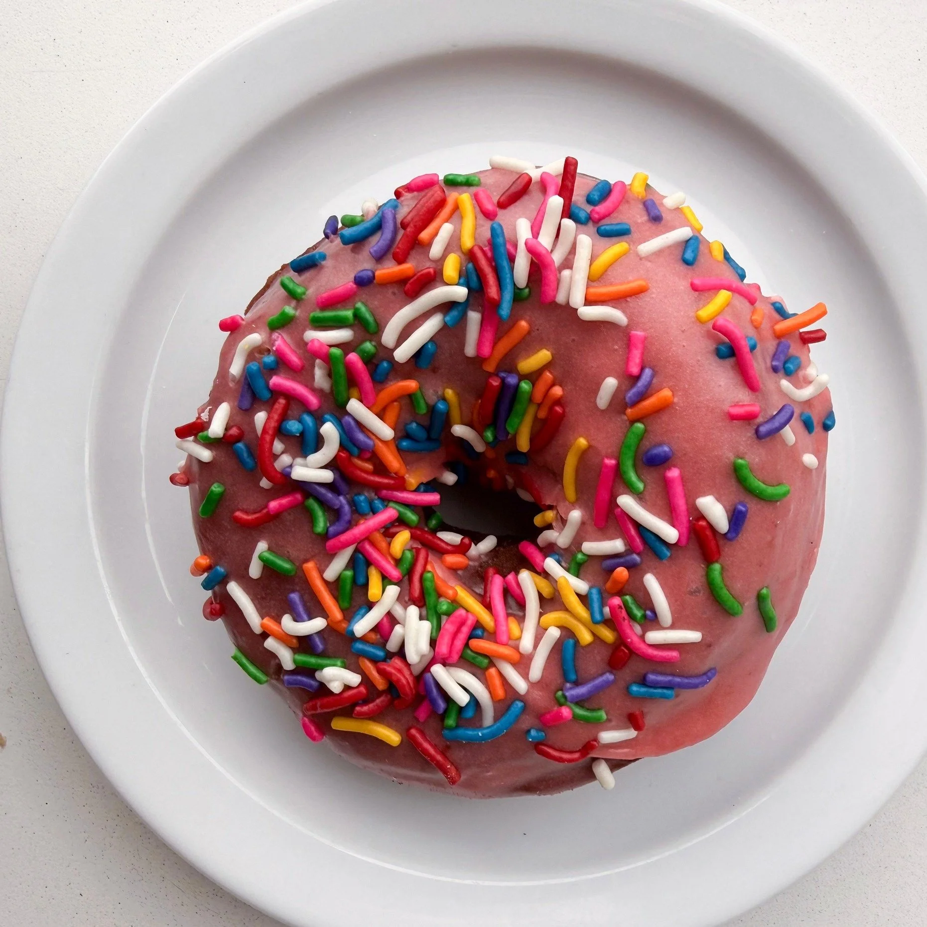 Crafted with care and made to delight. 🍩🦊

From classic glaze to strawberry sprinkles, treat yourself to something sweet at Henny Penny Cafe.

#HennyPennyCafe #SavannahCoffee #FreshDonuts #LocalTreats #SavannahCafe #CoffeeTime #VisitSavannah