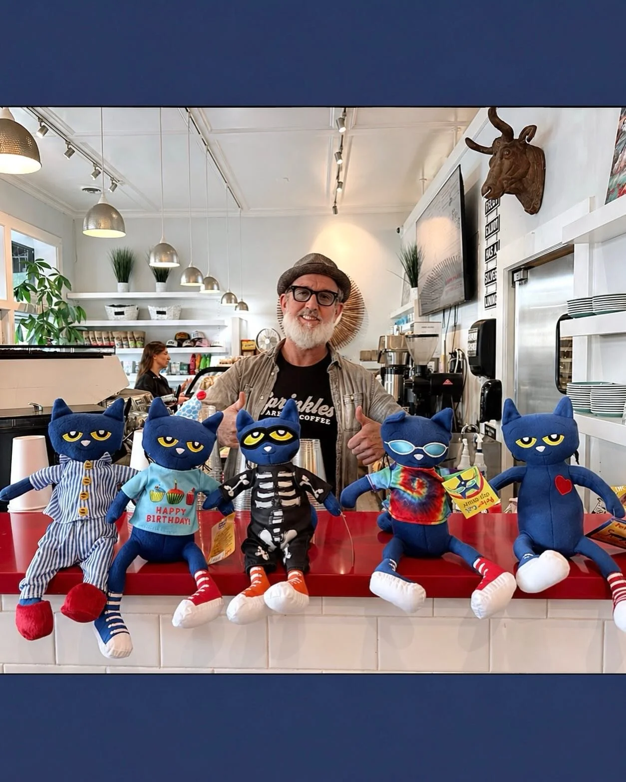 A new crew of Pete The Cats just landed here at Henny. Come grab you one or just stop in and say hey to Markus! 😜🐾

@petethecatofficial #cafelifestyle☕️ #catsandcoffee #enjoysavannah #visitsavannahga