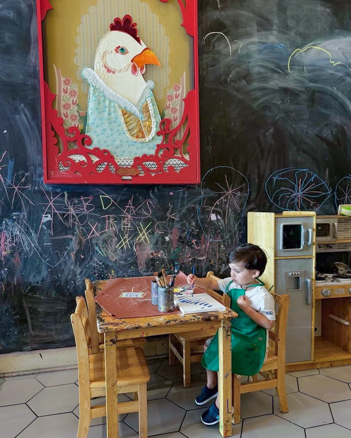 ✨ We loved seeing this sweet creative moment captured in our Art Space! Thank you to @patty_swigs for tagging us in this photo. We hope you and your family enjoyed your Labor Day weekend visit to Savannah and had a wonderful time creating memories at