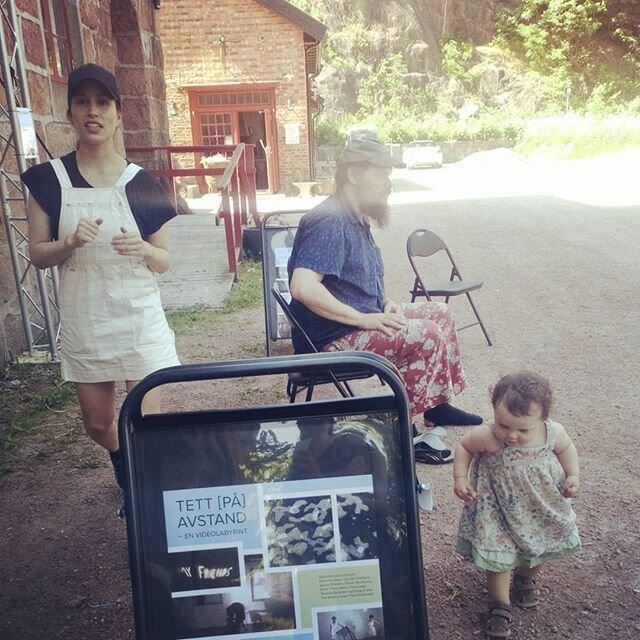 Vi har testet utstillinga vi er med p&aring; i sommer p&aring; @fossekleiva i dag, og det er en skikkelig fin vandreopplevelse med videoverk man kan f&aring; ro i sjela av! &Aring;pner p&aring; l&oslash;rdag 20. juni 2020! .
.
.
.
.
#videodikt #scene