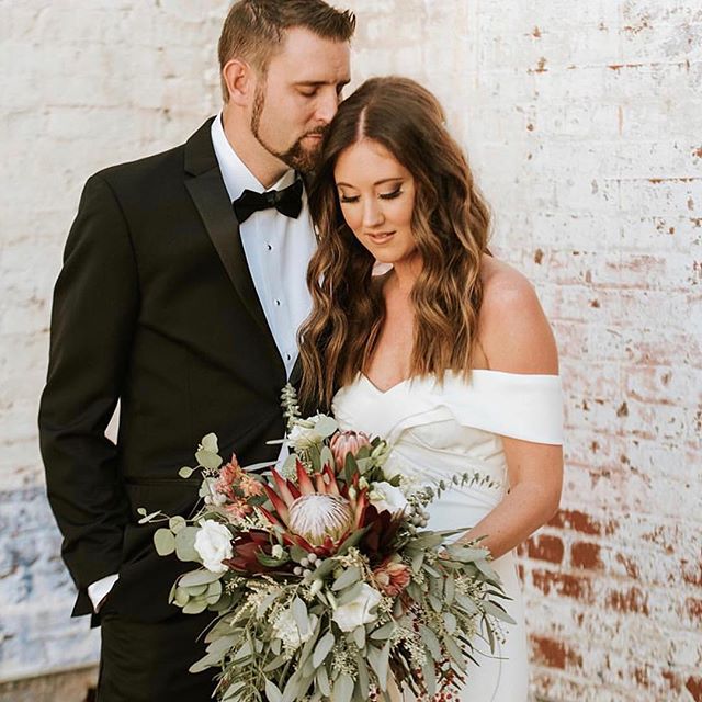 Fall &amp; winter weddings always have a chance of being too chilly for the outdoors. Why risk freezing your wedding party and guests?! We&rsquo;re the perfect venue for these months of unpredictable weather...and with our patio &amp; beautiful florals like these from @budandbloomathens , you can still have the beauty of the outdoors in your ceremony and pictures! 📸: @laura_hamon_photography .
.
.
#theengineroomga #monroega #gawedding #fallwedding #wedding #weddingvenue