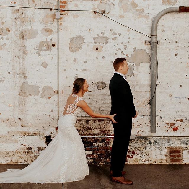 Here&rsquo;s to all the &ldquo;first looks&rdquo; of 2018...and to all the ones to come in the new year! If you&rsquo;re still on the fence about a venue for your 2019 wedding, you GOTTA schedule a visit with us to check out the space and meet our st