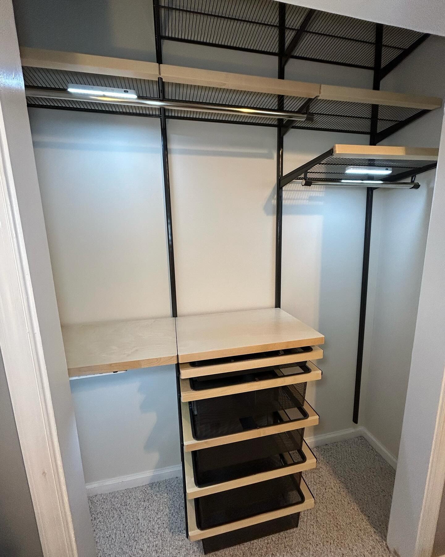 The closet kick continues&hellip;

From☝🏽 shelf and☝🏽 rod to this @thecontainerstore Elfa closet. Complete with hanging sections, draws, shelves, and additional &ldquo;hidden&rdquo; storage for bedding or off season clothes out of sight. My favorit