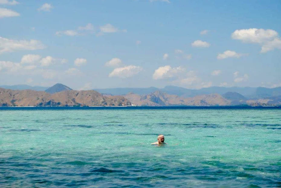 Surrounding islands