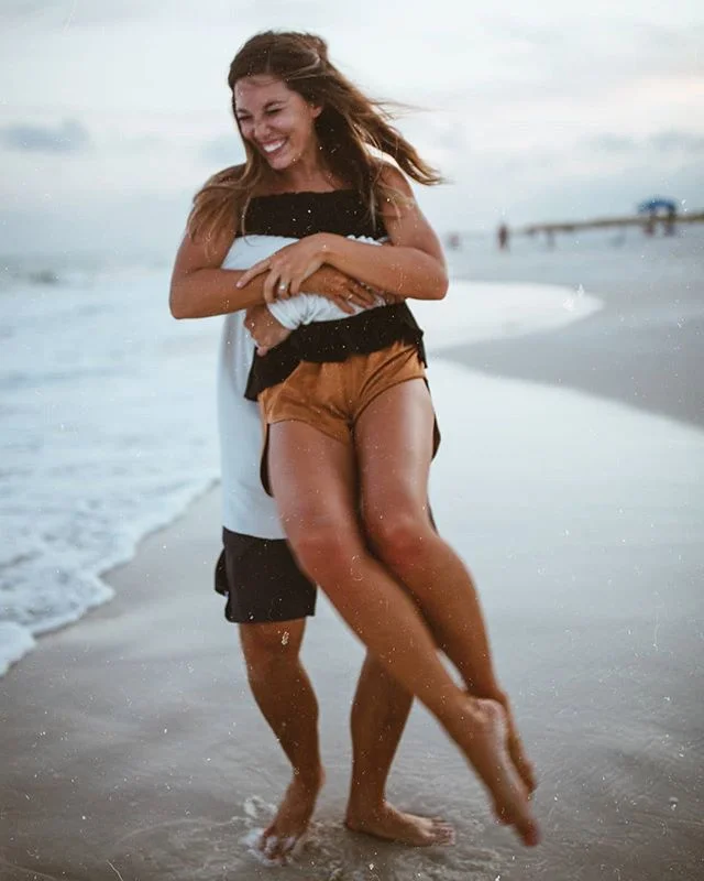 These two are what my photography dreams are made of! You've seen them in a canyon. Here they are on the beach. Where to next guys? @sara_fleming @averagejo_nathan