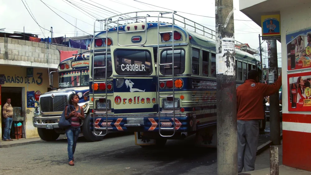 ParqueCentralStill_07_Yesenia_Busses.jpg
