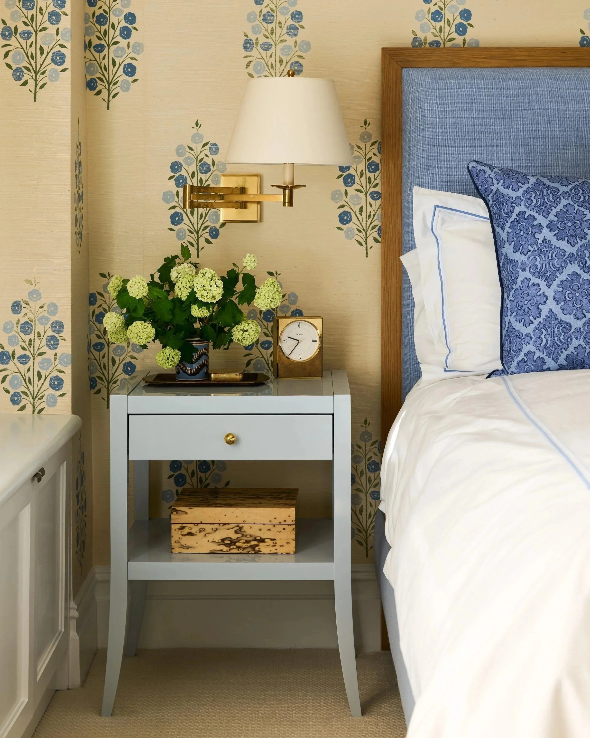 Mott Bedside Table, Hydrangea High Gloss, Small, Top Drawer