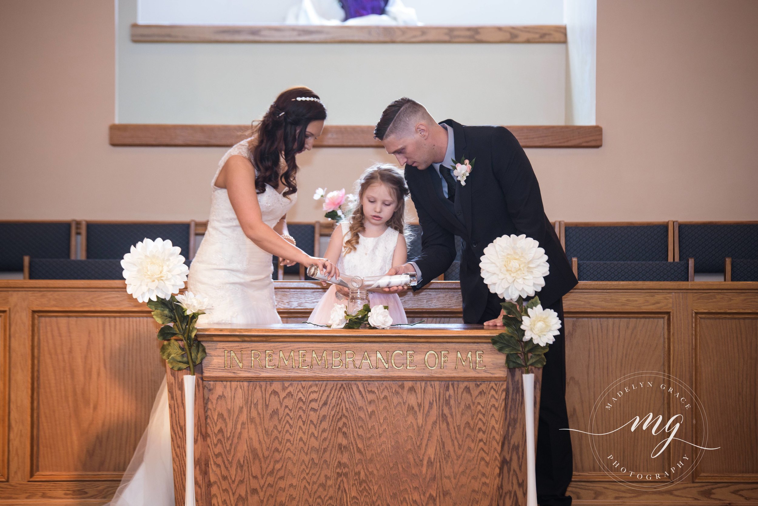 michgan_wedding_photographer_ceremony_Madelyn_gracephotography.jpg