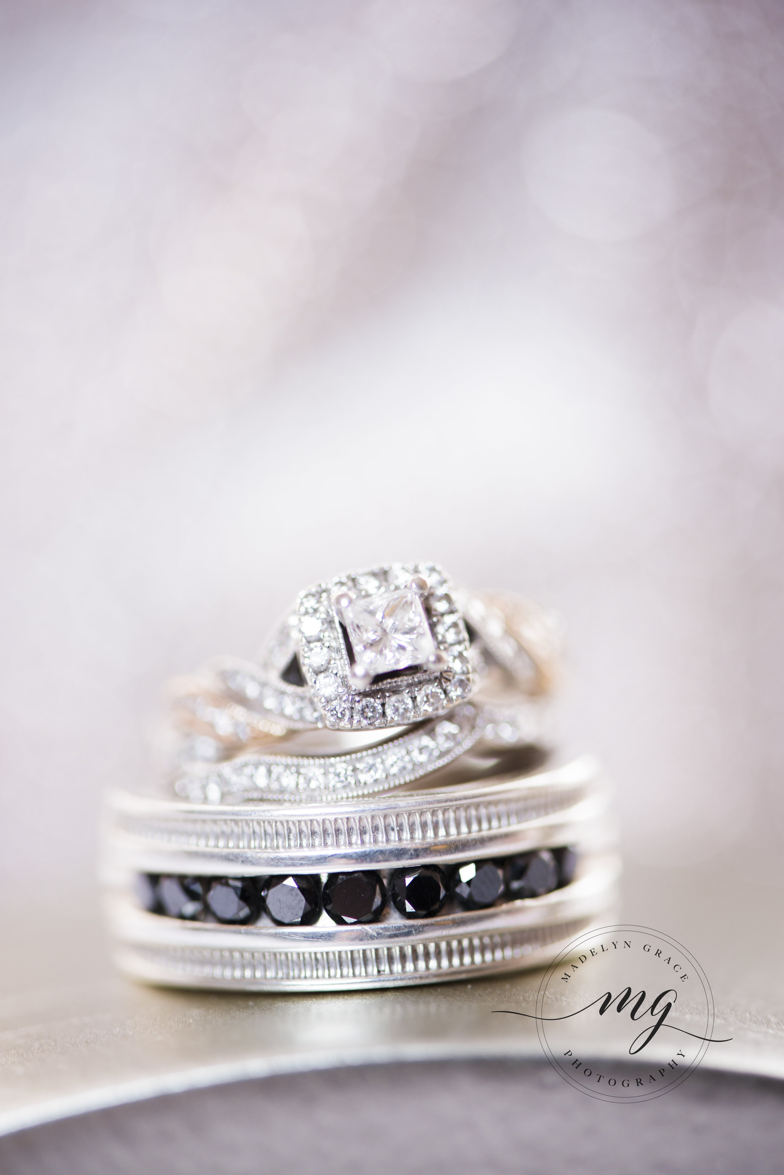 Michigan_wedding_photographer_details_the_ring_shot.jpg